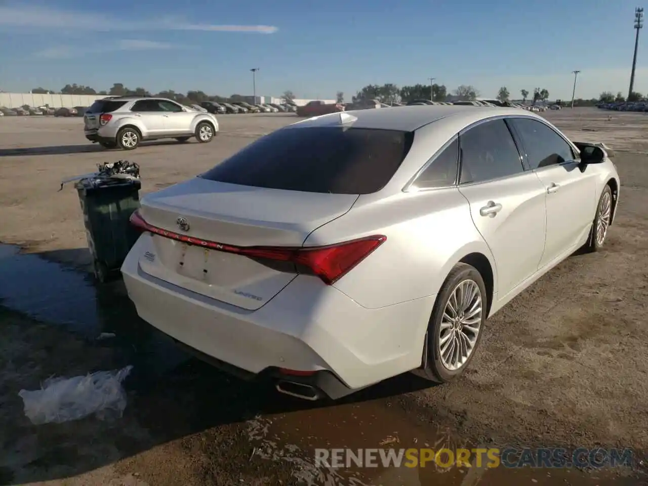 4 Photograph of a damaged car 4T1BZ1FB2KU032632 TOYOTA AVALON 2019