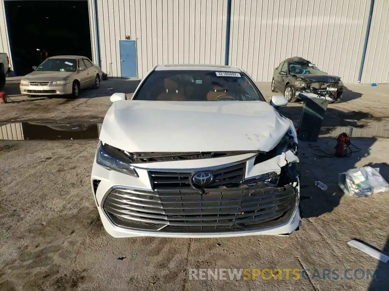 9 Photograph of a damaged car 4T1BZ1FB2KU032632 TOYOTA AVALON 2019