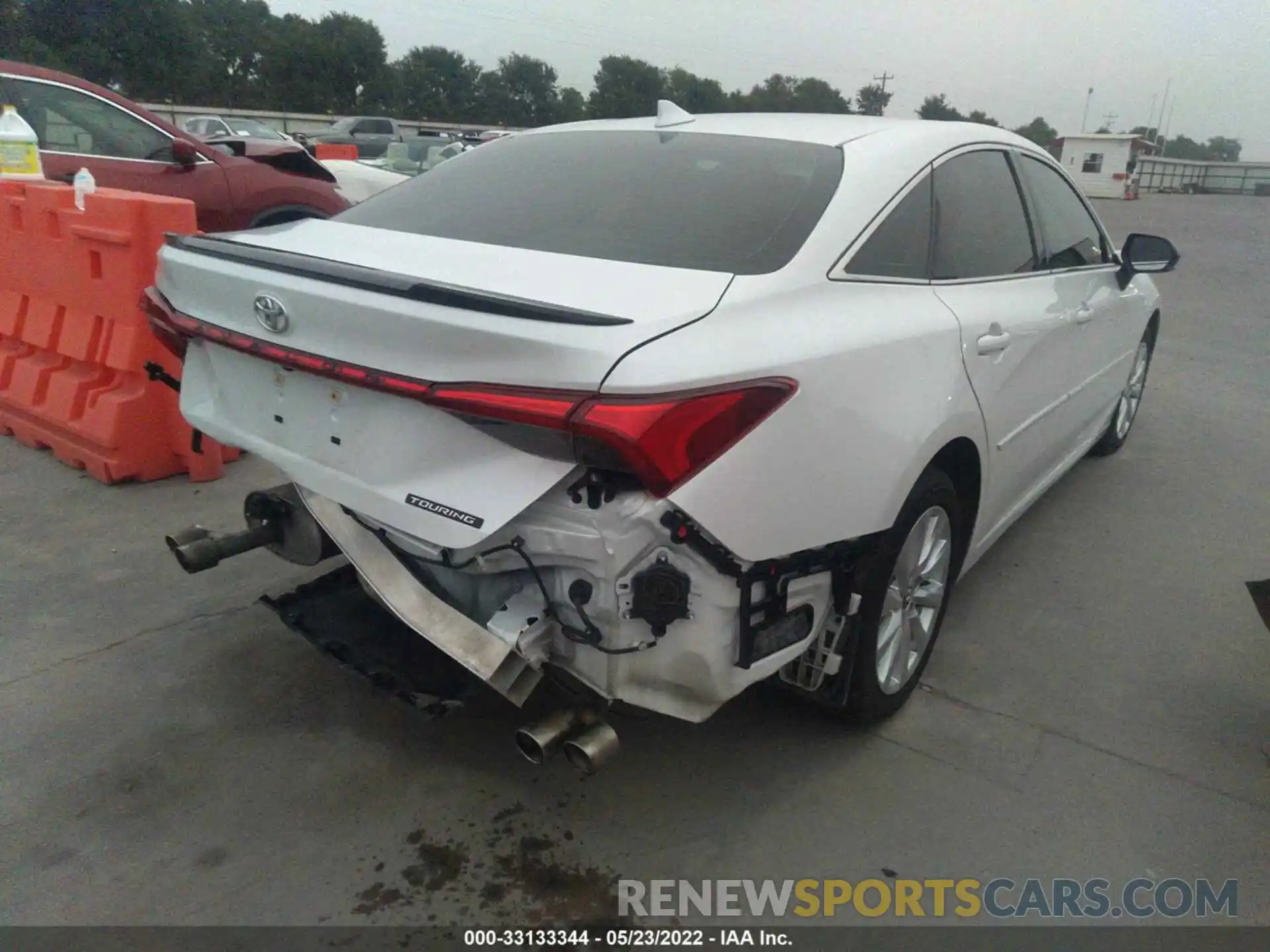 4 Photograph of a damaged car 4T1BZ1FB2KU032730 TOYOTA AVALON 2019