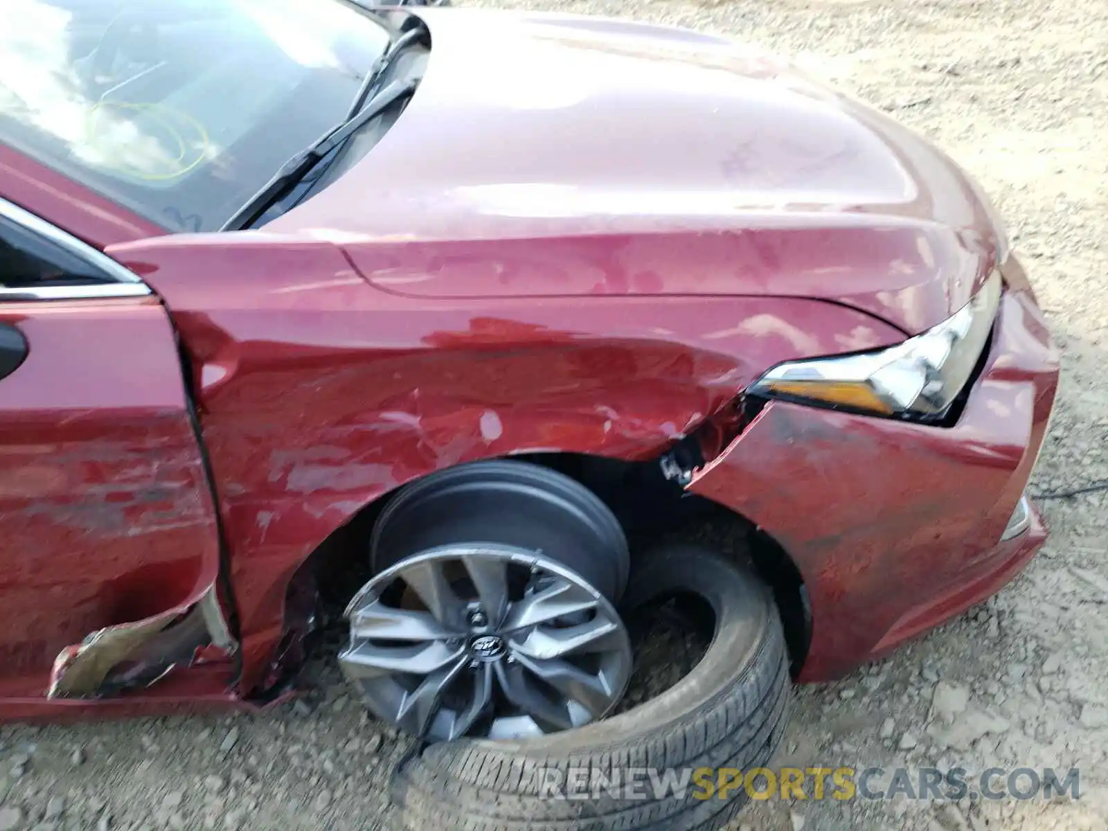 9 Photograph of a damaged car 4T1BZ1FB2KU033151 TOYOTA AVALON 2019