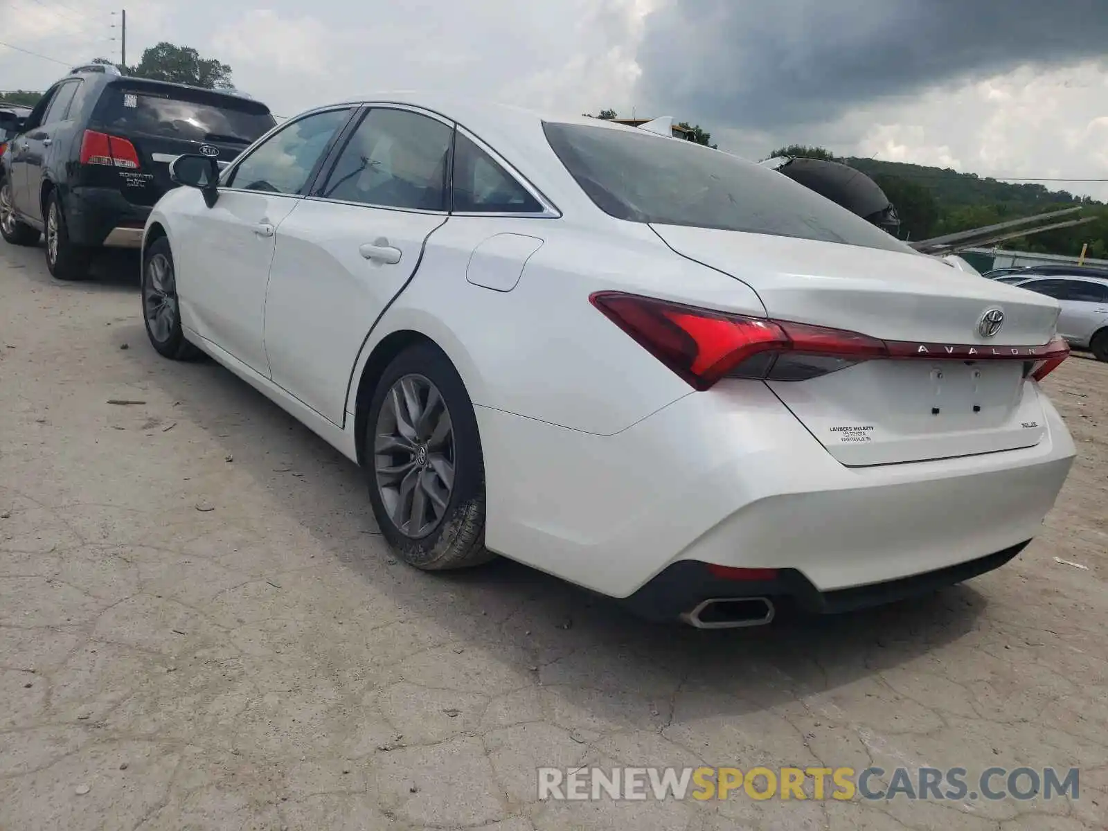 3 Photograph of a damaged car 4T1BZ1FB2KU033862 TOYOTA AVALON 2019