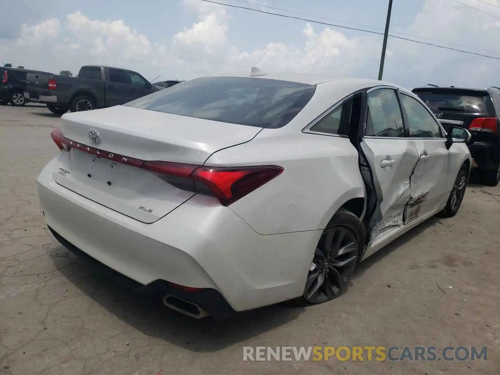 4 Photograph of a damaged car 4T1BZ1FB2KU033862 TOYOTA AVALON 2019