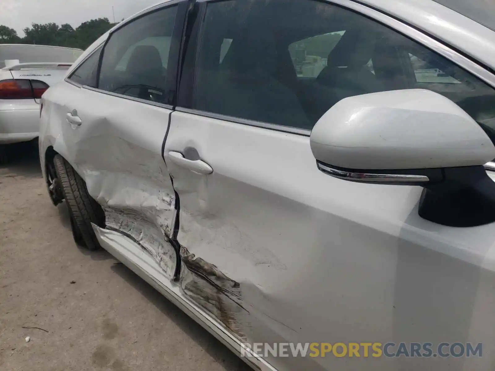 9 Photograph of a damaged car 4T1BZ1FB2KU033862 TOYOTA AVALON 2019