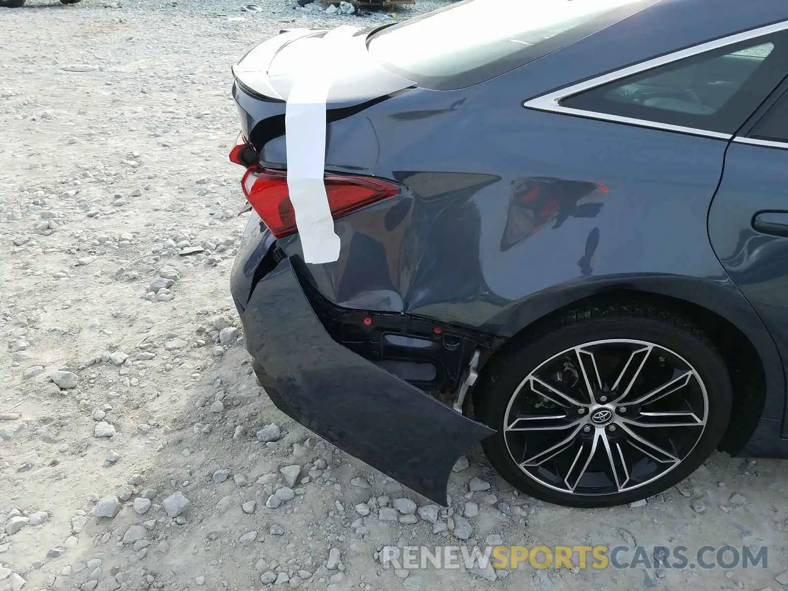 9 Photograph of a damaged car 4T1BZ1FB2KU035739 TOYOTA AVALON 2019