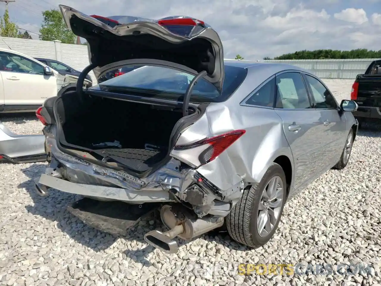 4 Photograph of a damaged car 4T1BZ1FB2KU036163 TOYOTA AVALON 2019