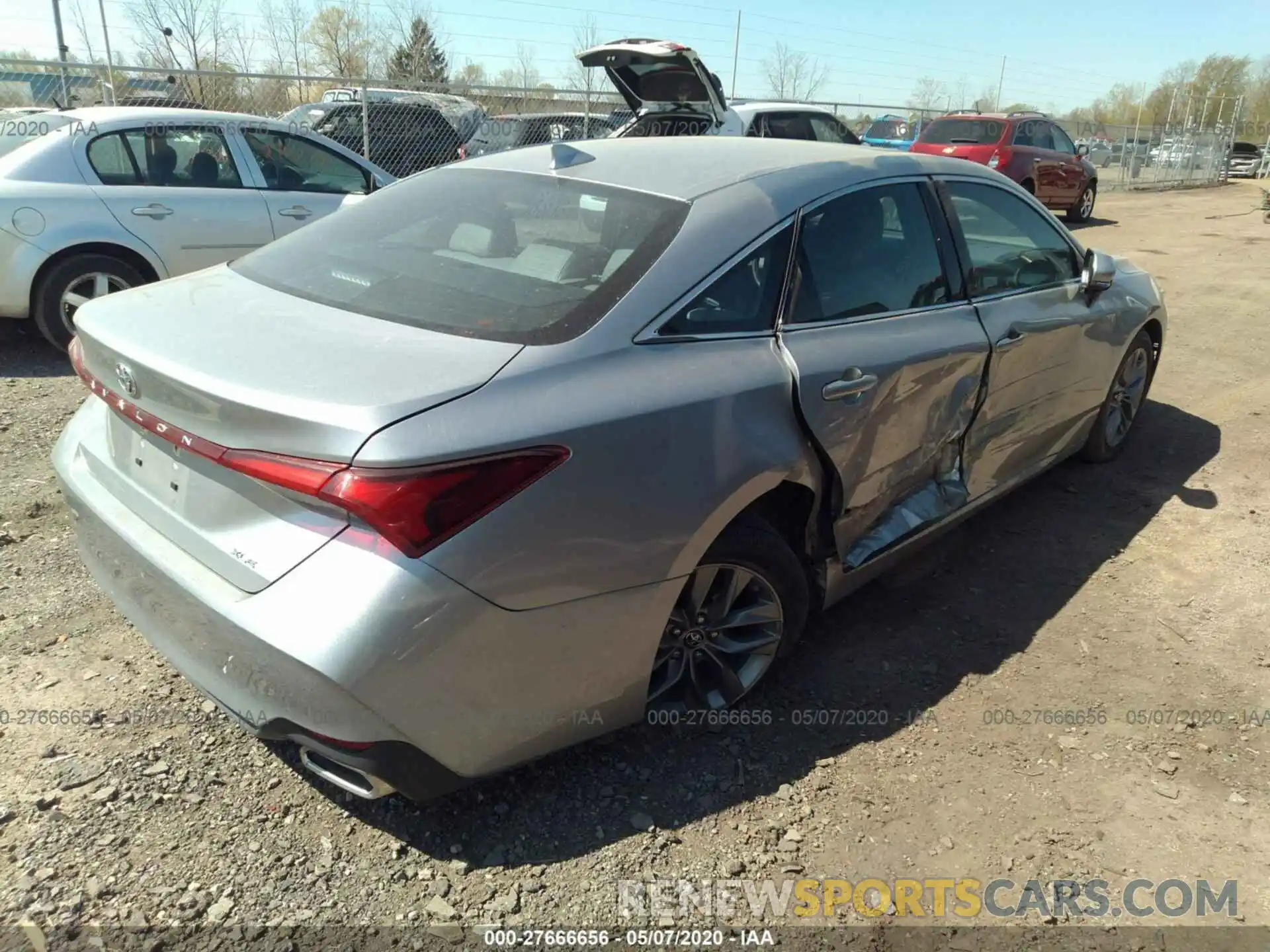 4 Photograph of a damaged car 4T1BZ1FB2KU038009 TOYOTA AVALON 2019