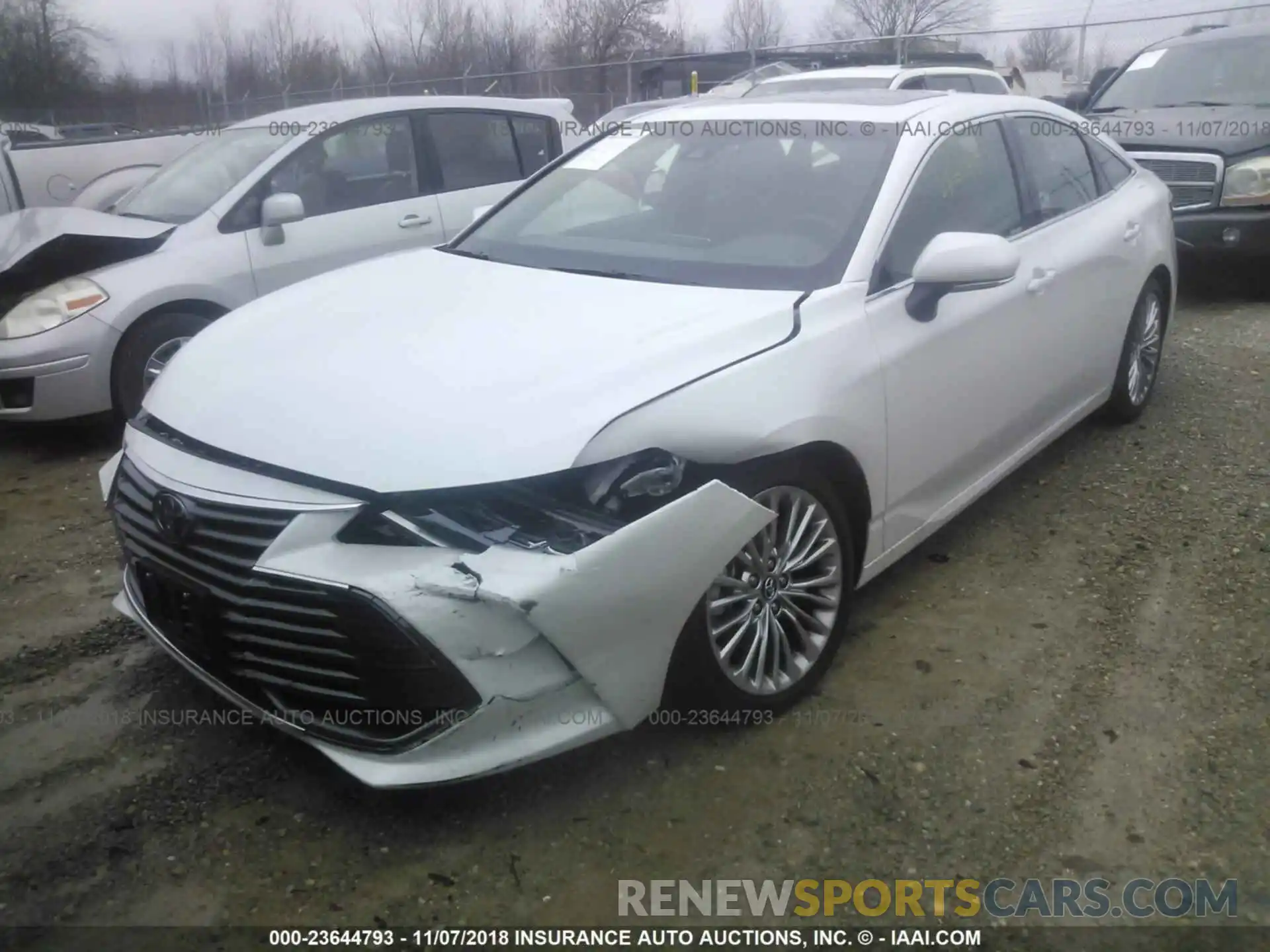 2 Фотография поврежденного автомобиля 4T1BZ1FB3KU003673 Toyota Avalon 2019