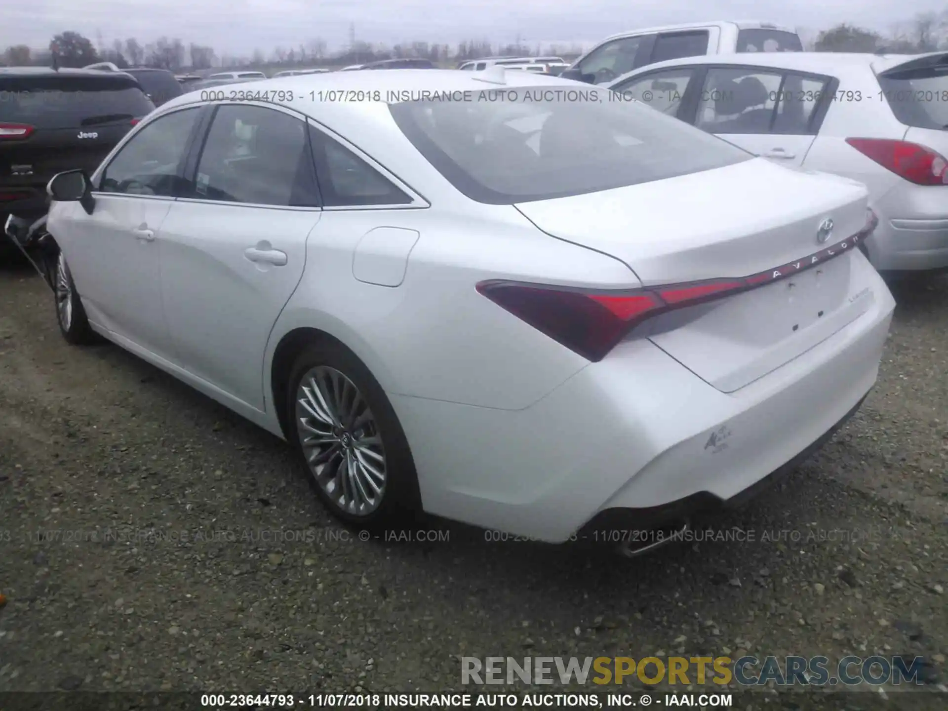 3 Photograph of a damaged car 4T1BZ1FB3KU003673 Toyota Avalon 2019