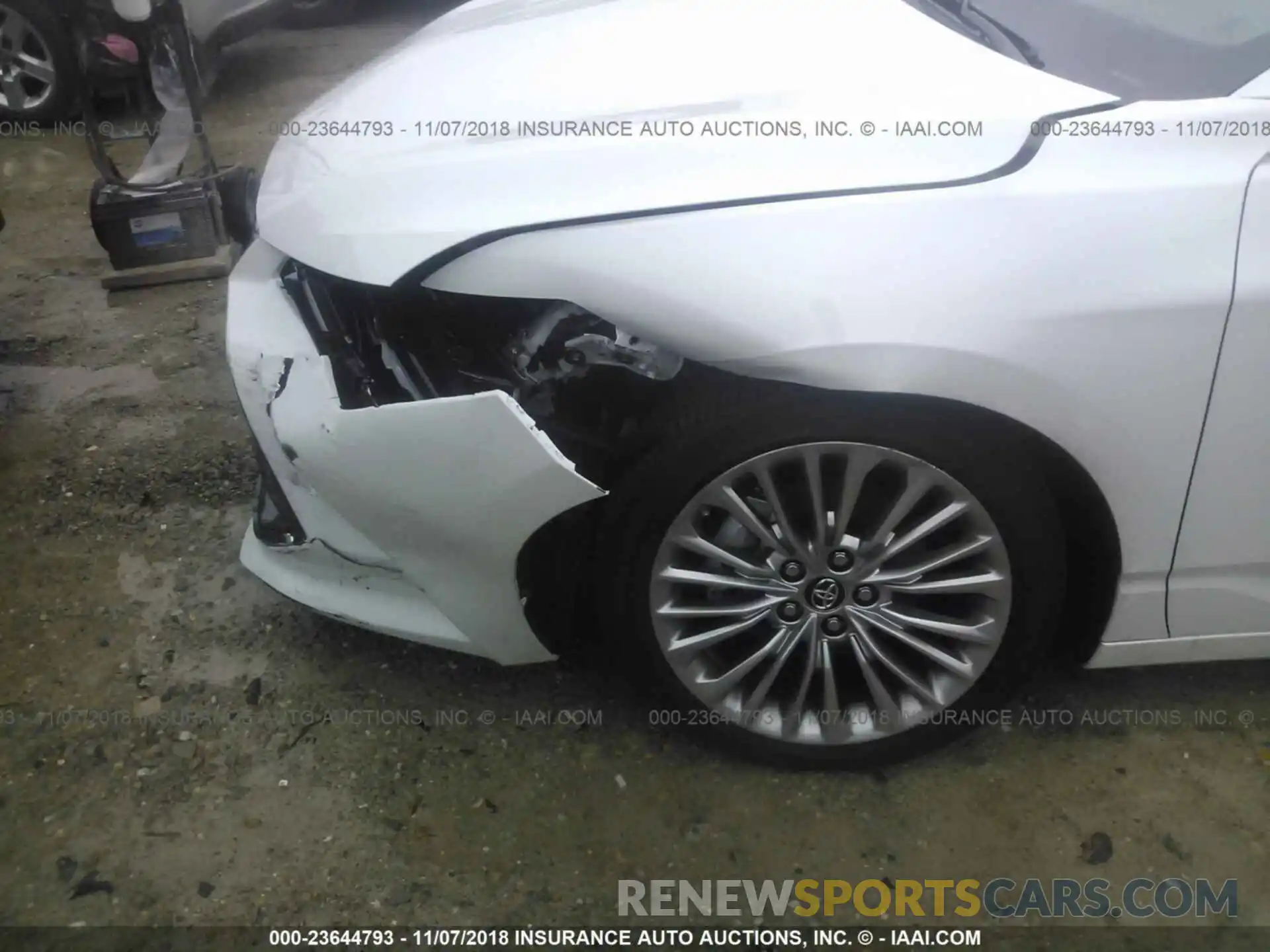 6 Photograph of a damaged car 4T1BZ1FB3KU003673 Toyota Avalon 2019