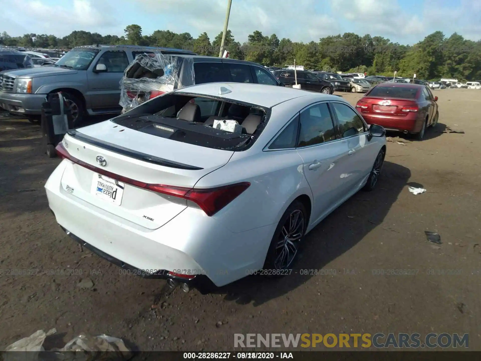 15 Photograph of a damaged car 4T1BZ1FB3KU005732 TOYOTA AVALON 2019