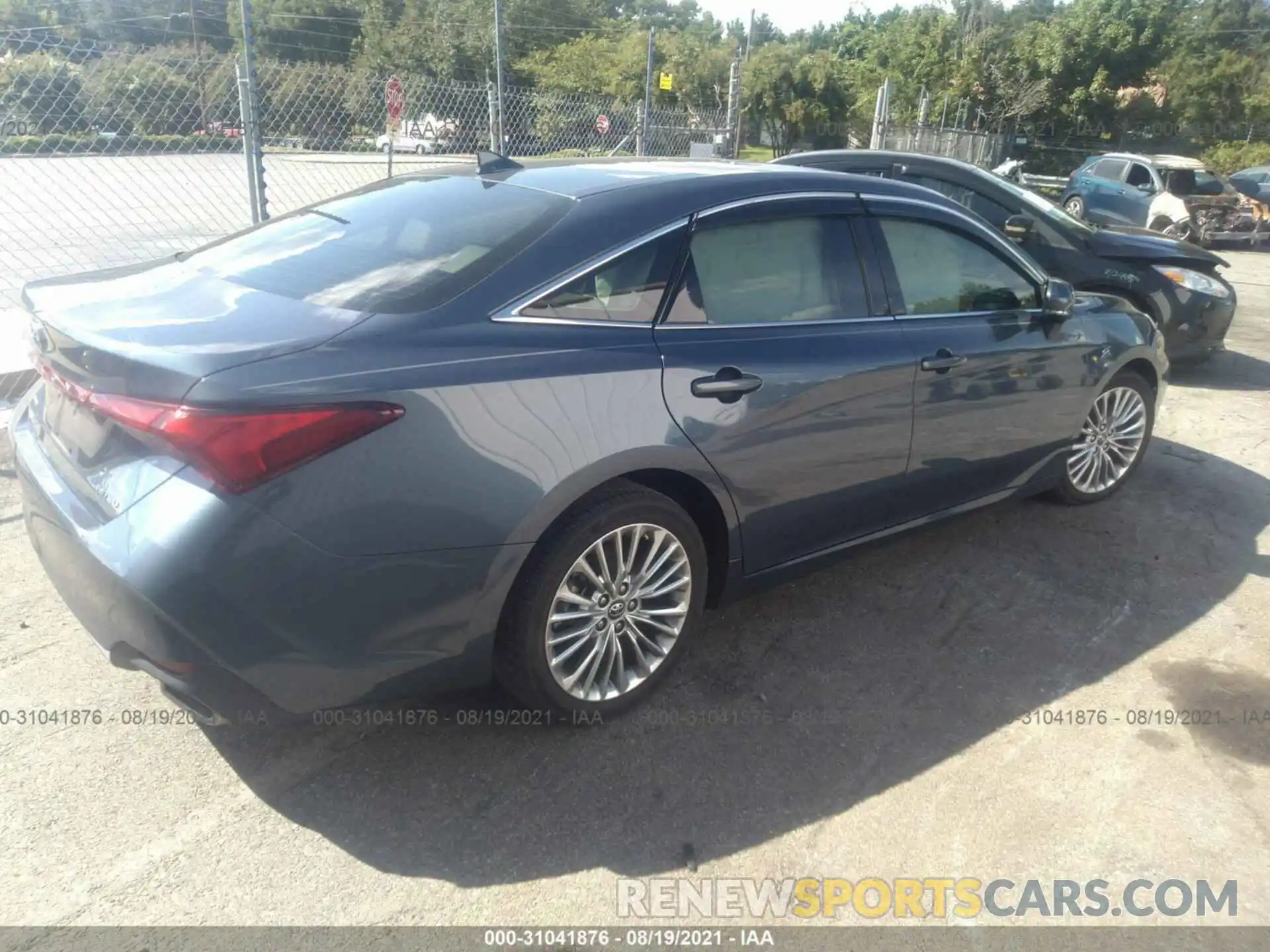 4 Фотография поврежденного автомобиля 4T1BZ1FB3KU009327 TOYOTA AVALON 2019