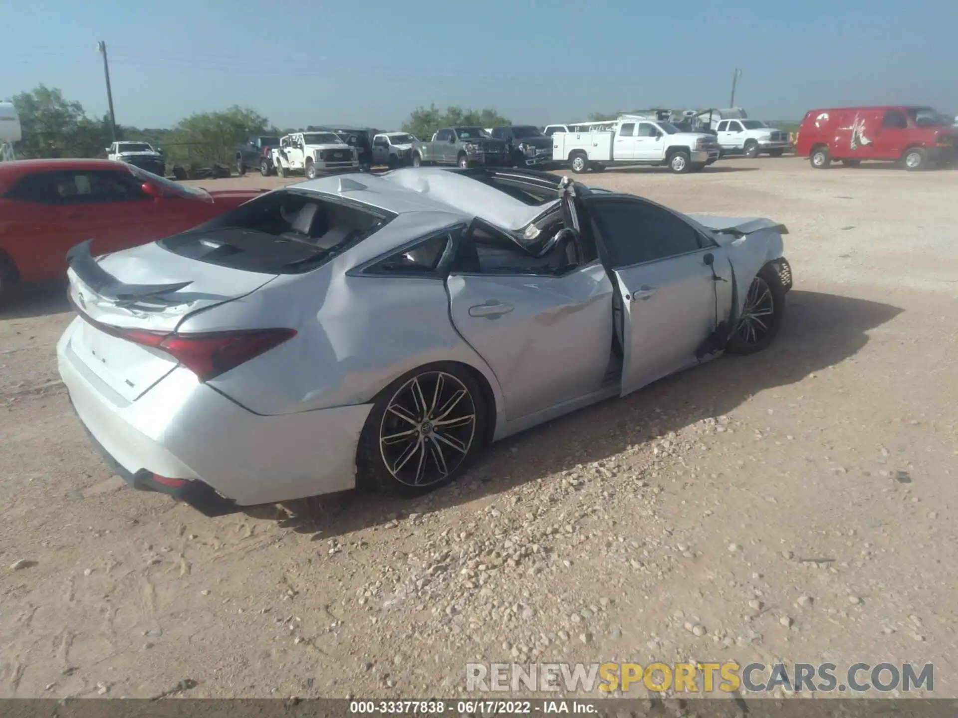 4 Photograph of a damaged car 4T1BZ1FB3KU011871 TOYOTA AVALON 2019