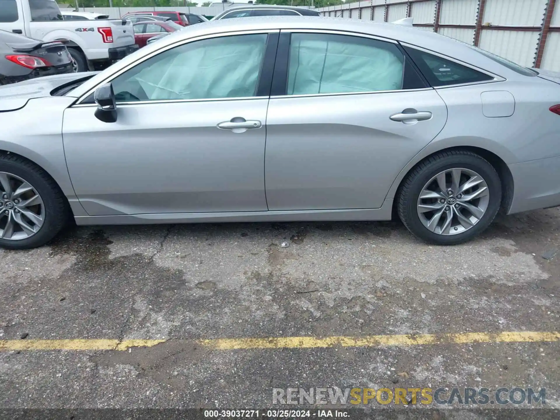 14 Photograph of a damaged car 4T1BZ1FB3KU019663 TOYOTA AVALON 2019