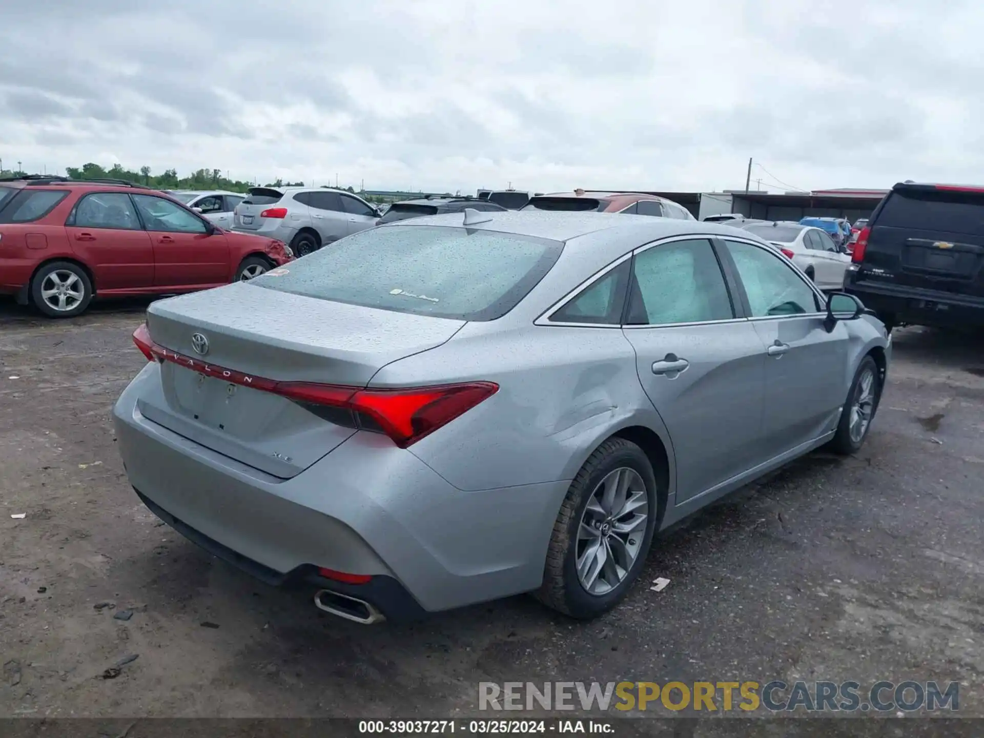 4 Photograph of a damaged car 4T1BZ1FB3KU019663 TOYOTA AVALON 2019