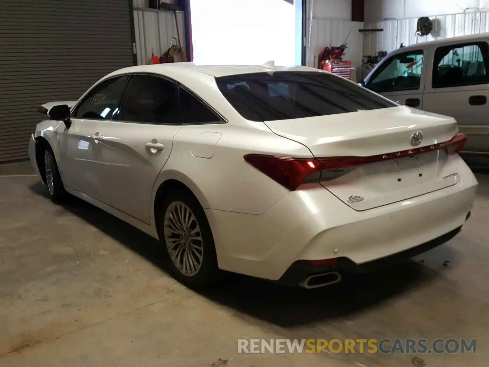 3 Photograph of a damaged car 4T1BZ1FB3KU022627 TOYOTA AVALON 2019