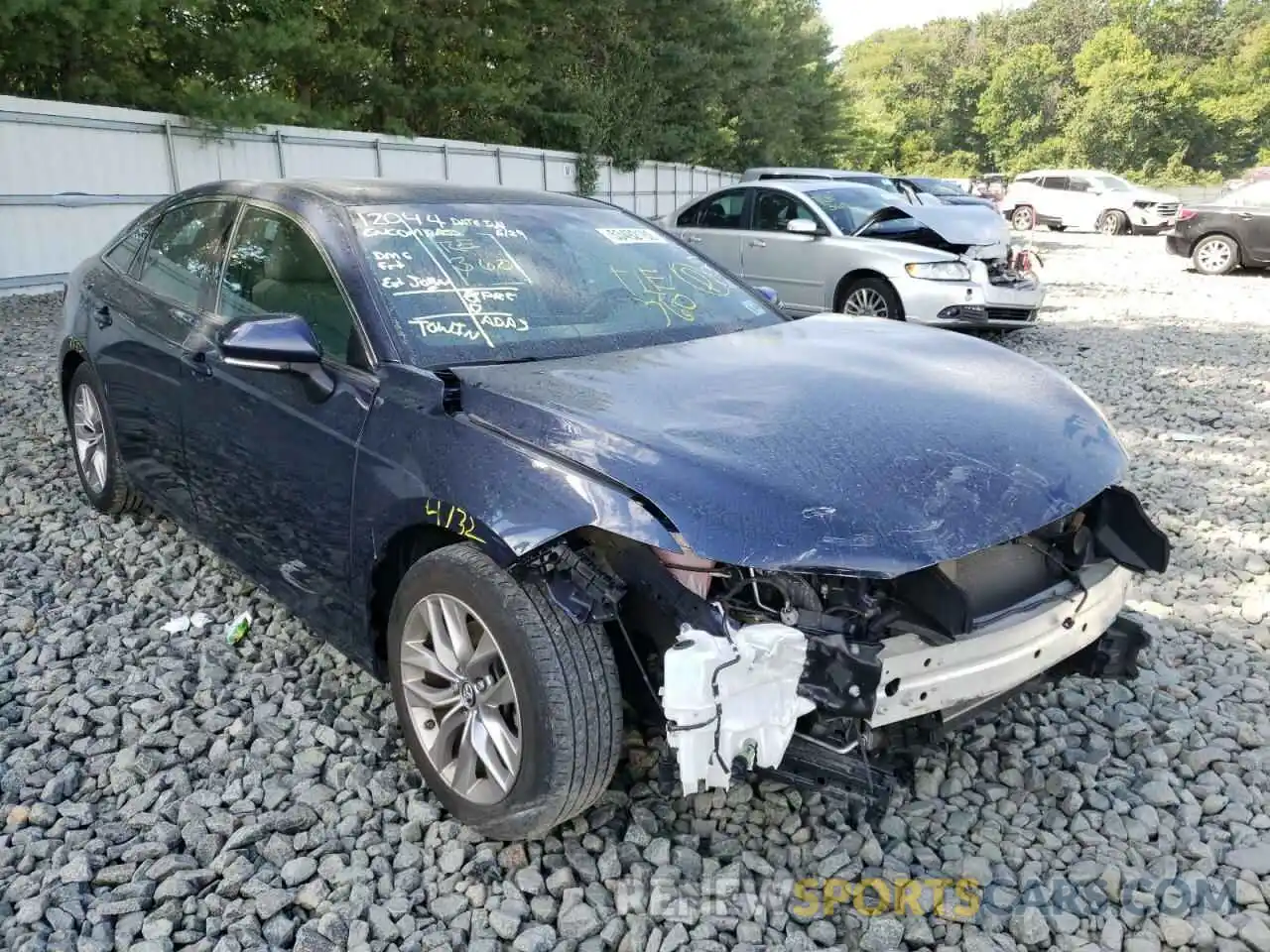 1 Photograph of a damaged car 4T1BZ1FB3KU025804 TOYOTA AVALON 2019