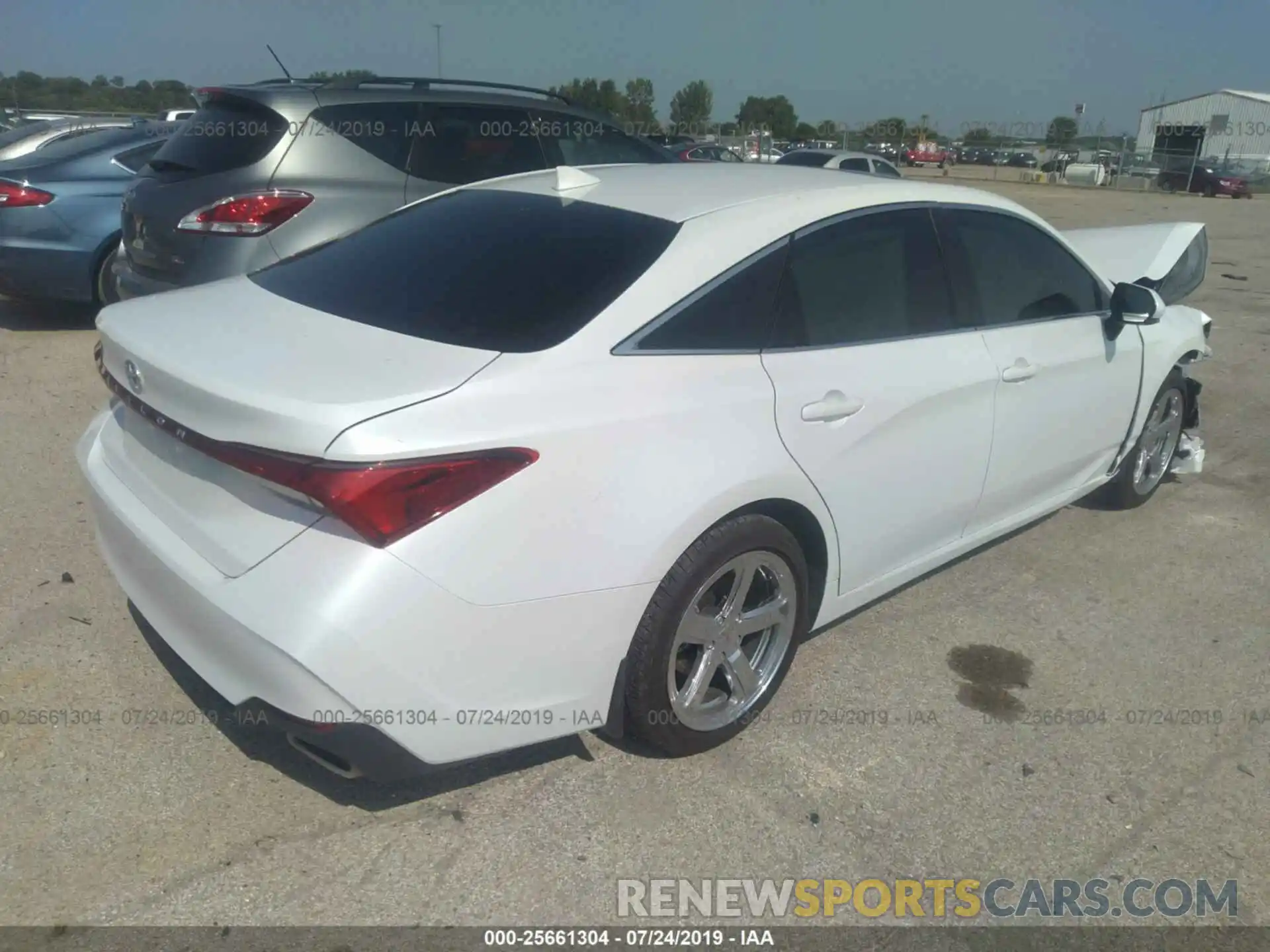 4 Photograph of a damaged car 4T1BZ1FB3KU026337 TOYOTA AVALON 2019