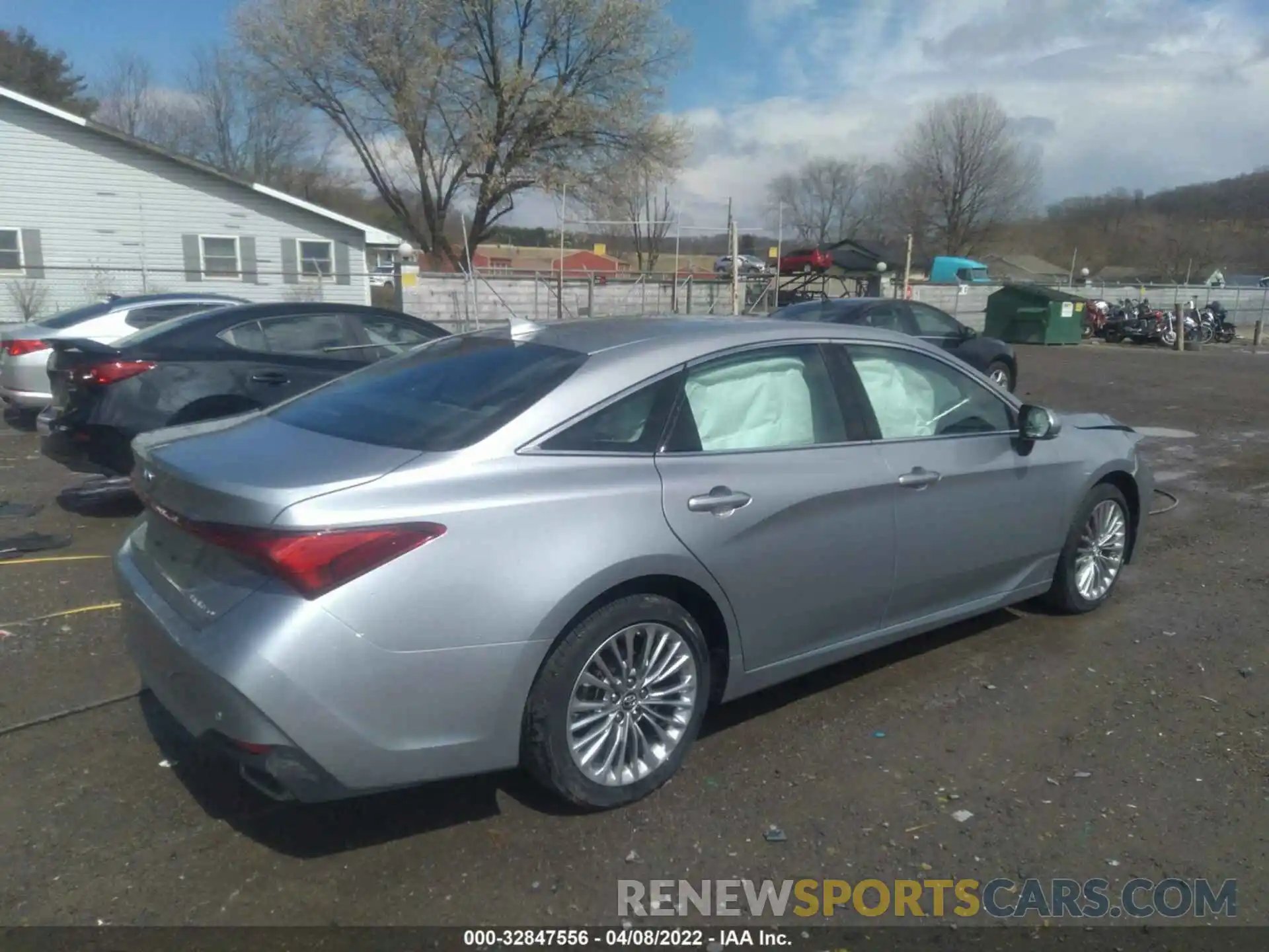 4 Photograph of a damaged car 4T1BZ1FB3KU028721 TOYOTA AVALON 2019