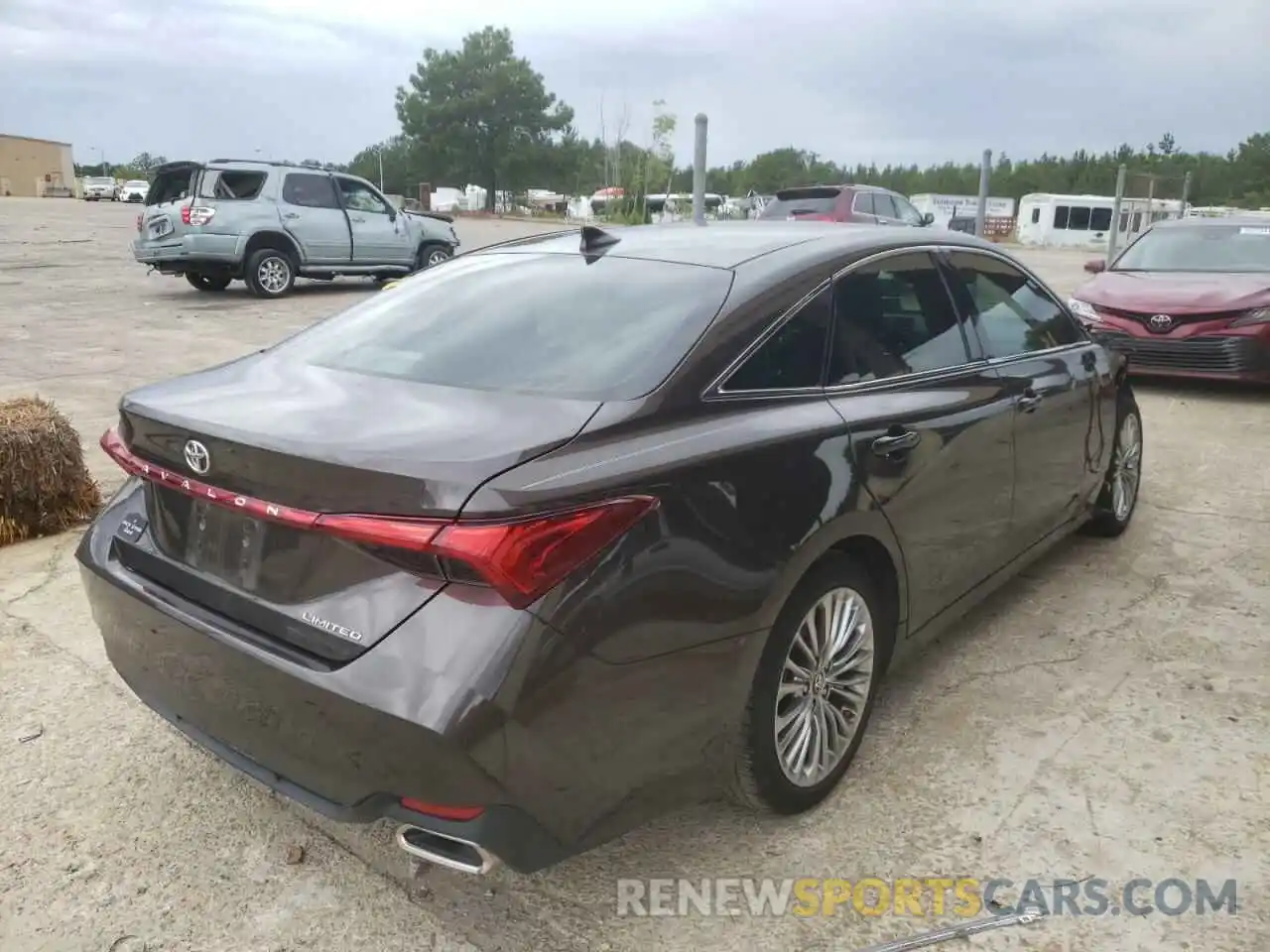 4 Photograph of a damaged car 4T1BZ1FB3KU035362 TOYOTA AVALON 2019