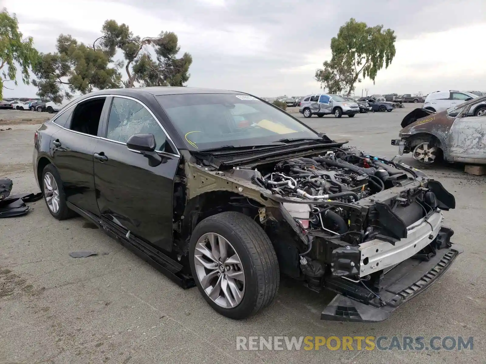 1 Photograph of a damaged car 4T1BZ1FB4KU001740 TOYOTA AVALON 2019