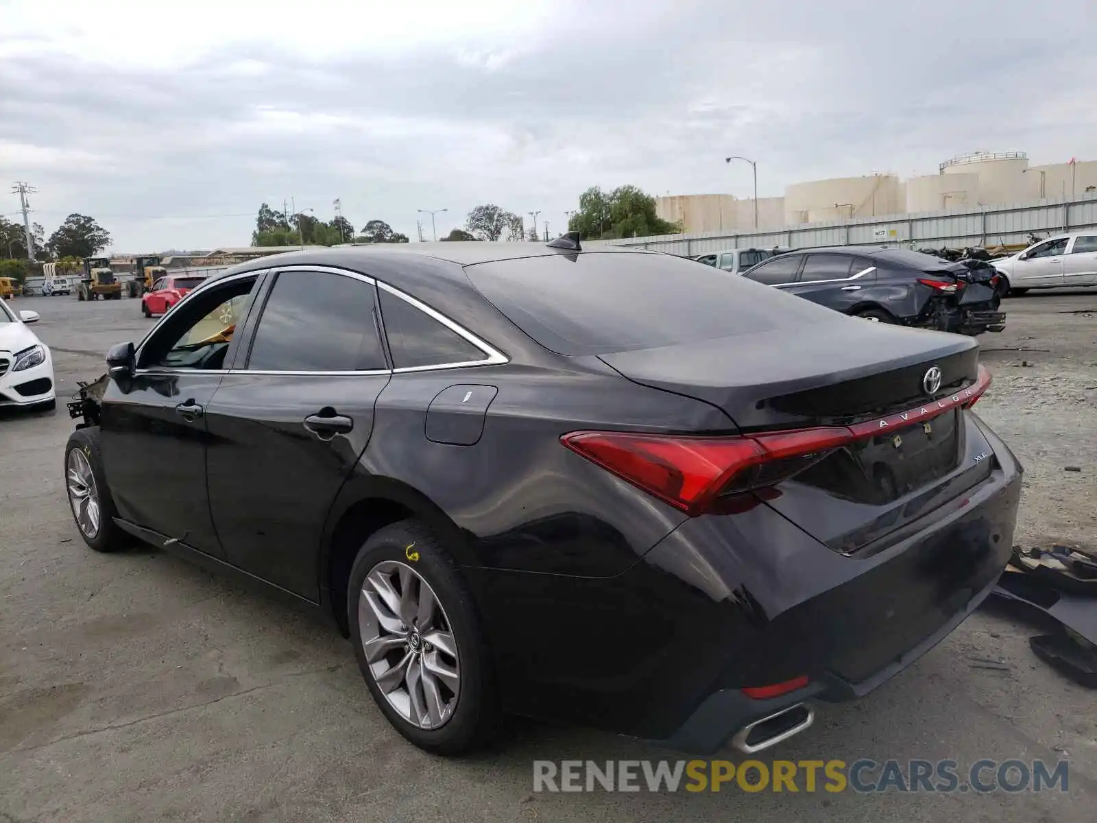 3 Photograph of a damaged car 4T1BZ1FB4KU001740 TOYOTA AVALON 2019