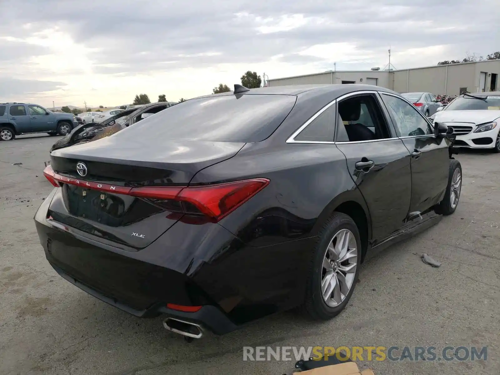 4 Photograph of a damaged car 4T1BZ1FB4KU001740 TOYOTA AVALON 2019