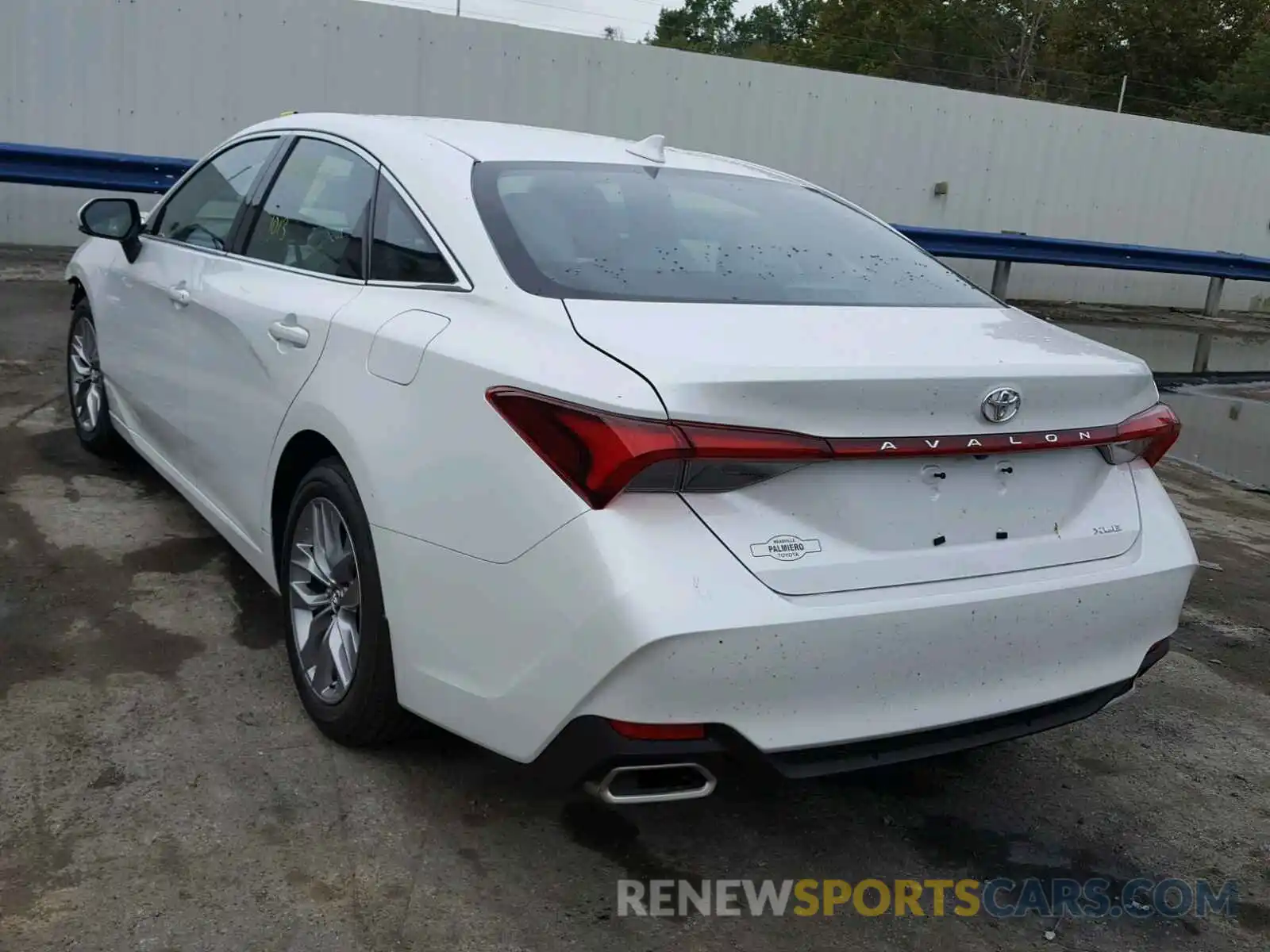 3 Photograph of a damaged car 4T1BZ1FB4KU004072 TOYOTA AVALON 2019