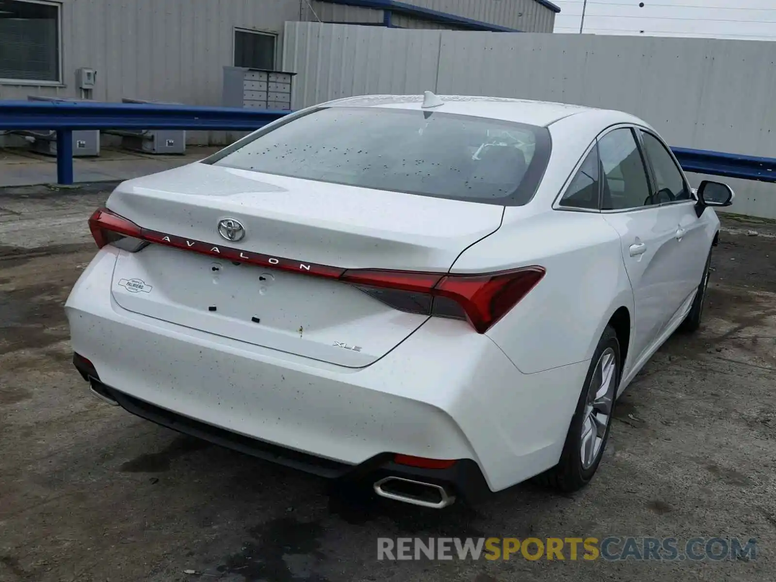 4 Photograph of a damaged car 4T1BZ1FB4KU004072 TOYOTA AVALON 2019