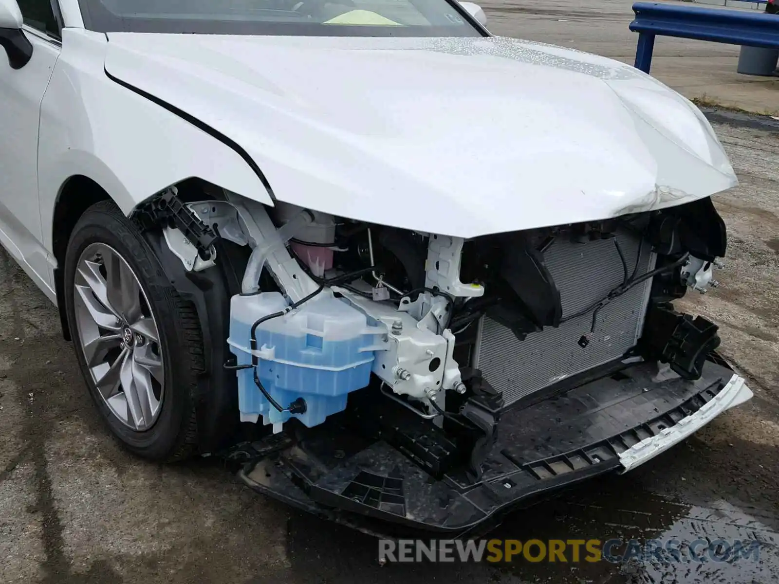 9 Photograph of a damaged car 4T1BZ1FB4KU004072 TOYOTA AVALON 2019