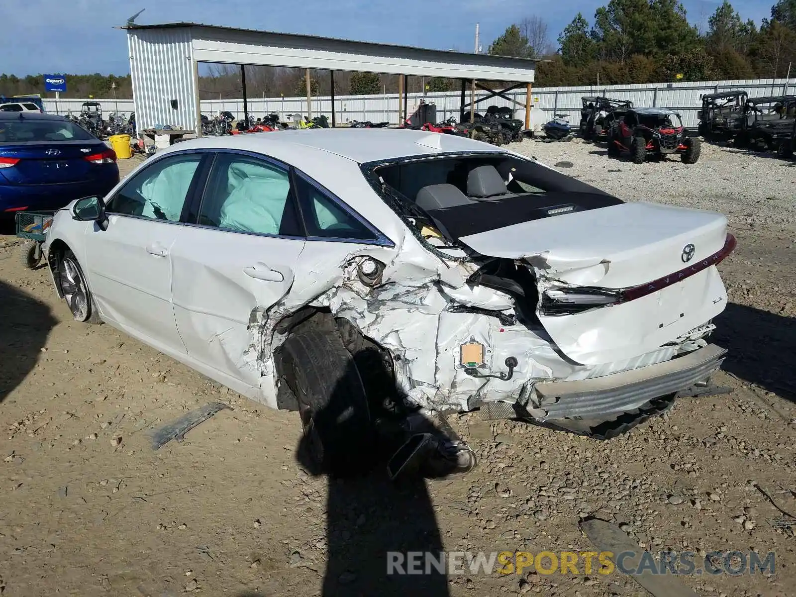 3 Photograph of a damaged car 4T1BZ1FB4KU008686 TOYOTA AVALON 2019