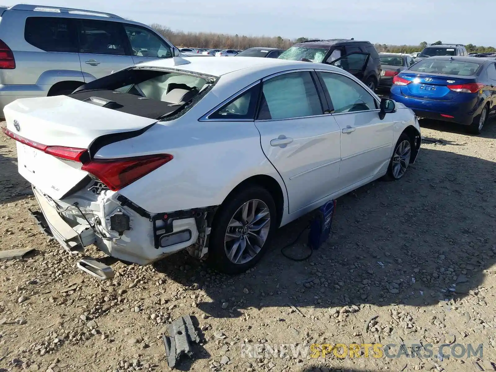 4 Фотография поврежденного автомобиля 4T1BZ1FB4KU008686 TOYOTA AVALON 2019