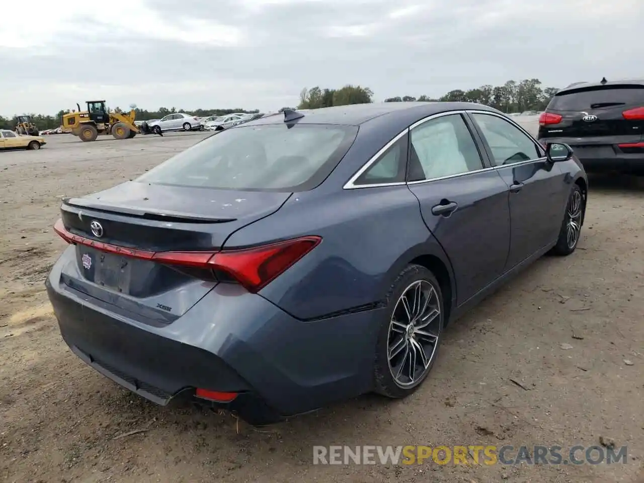 4 Photograph of a damaged car 4T1BZ1FB4KU010616 TOYOTA AVALON 2019