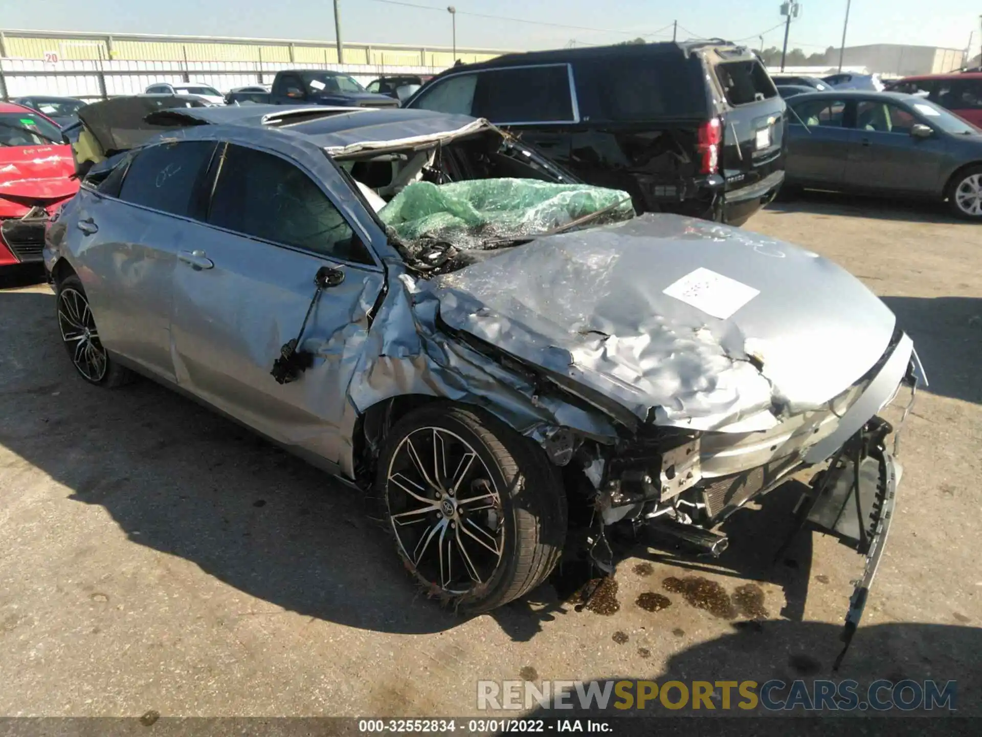 1 Photograph of a damaged car 4T1BZ1FB4KU019638 TOYOTA AVALON 2019