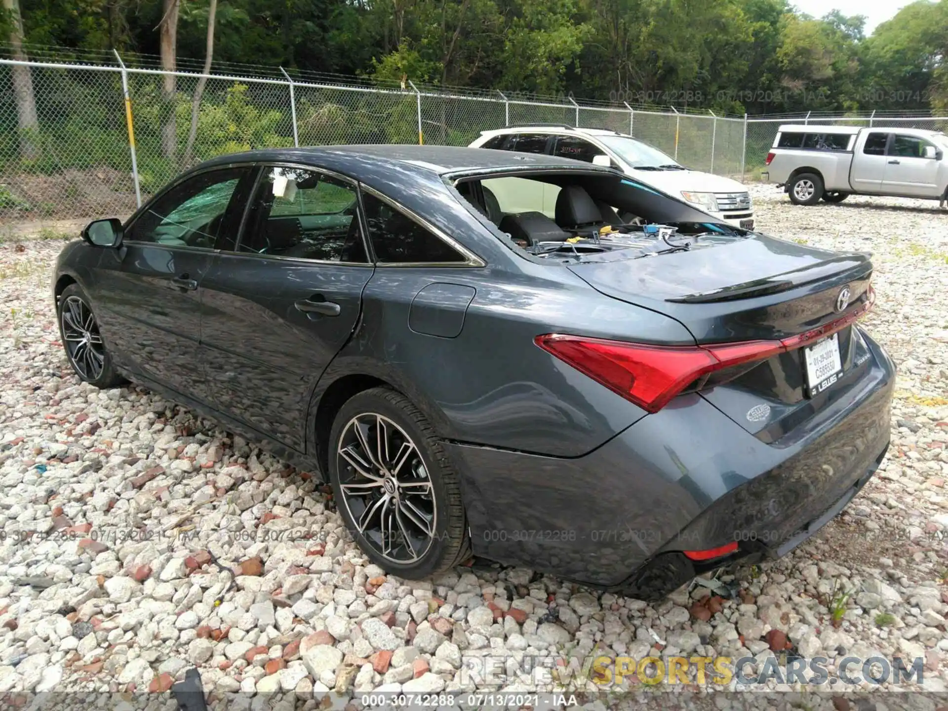 3 Photograph of a damaged car 4T1BZ1FB4KU022474 TOYOTA AVALON 2019