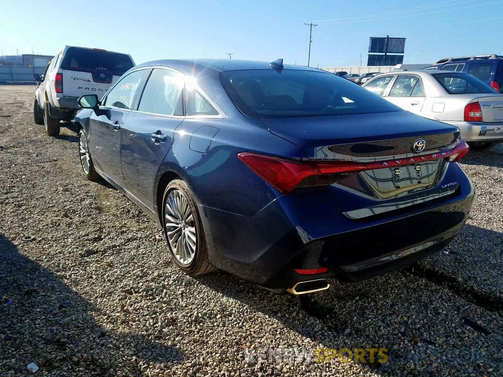 3 Фотография поврежденного автомобиля 4T1BZ1FB4KU028985 TOYOTA AVALON 2019