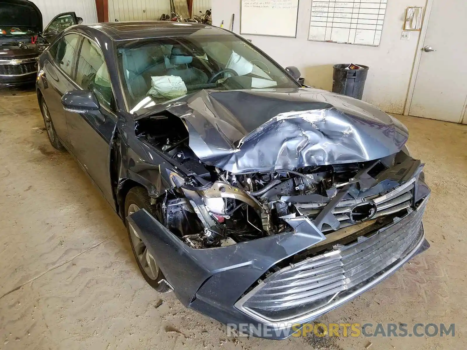 1 Photograph of a damaged car 4T1BZ1FB4KU030686 TOYOTA AVALON 2019