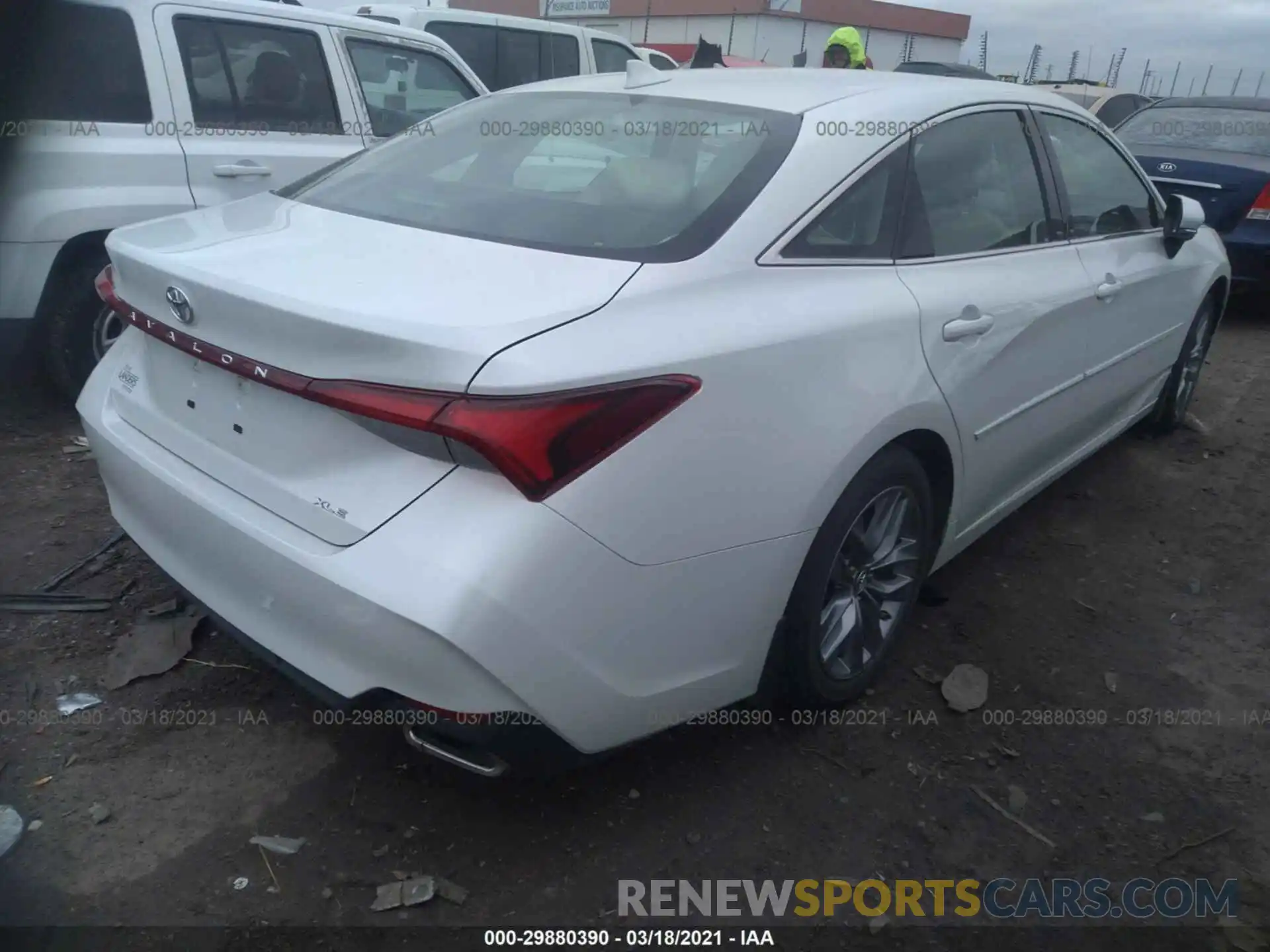 4 Фотография поврежденного автомобиля 4T1BZ1FB4KU030915 TOYOTA AVALON 2019