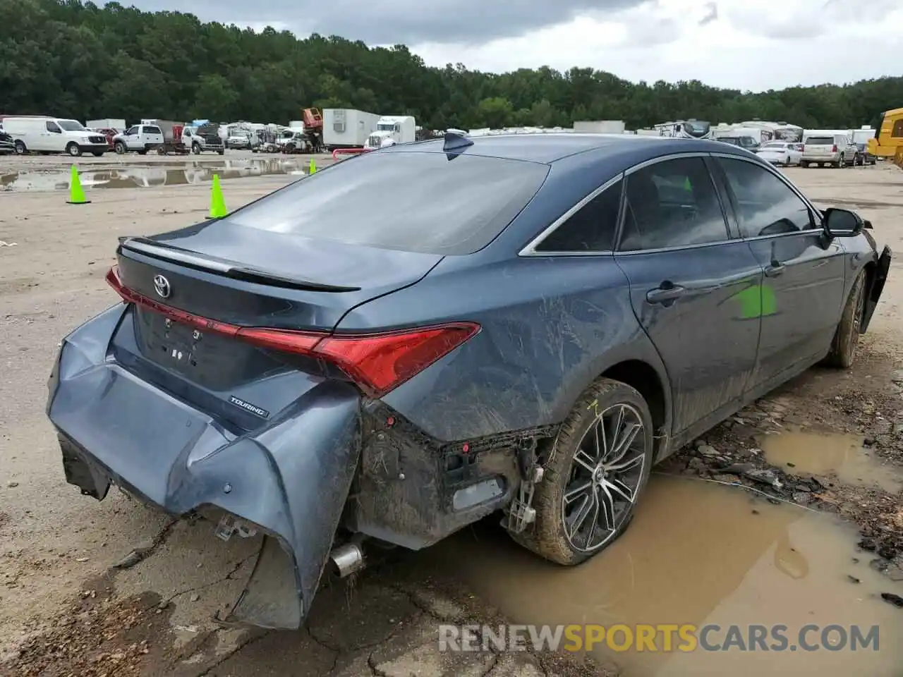 4 Photograph of a damaged car 4T1BZ1FB4KU033765 TOYOTA AVALON 2019