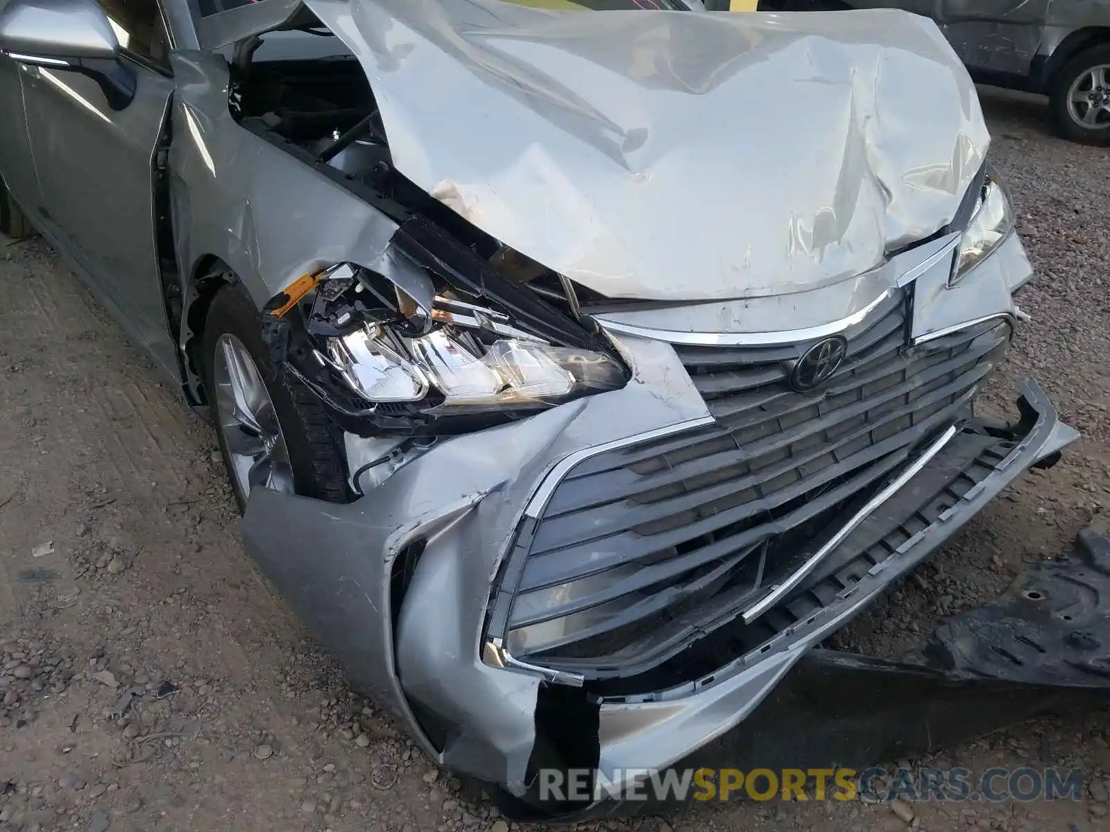 9 Photograph of a damaged car 4T1BZ1FB4KU036116 TOYOTA AVALON 2019