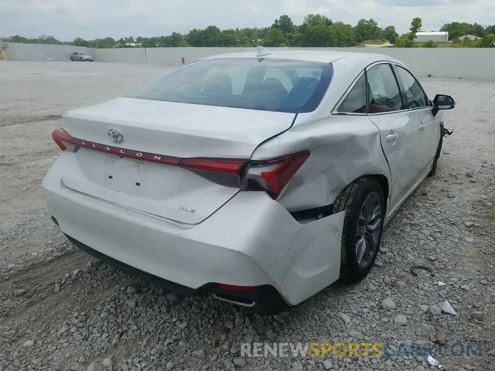 4 Photograph of a damaged car 4T1BZ1FB4KU036181 TOYOTA AVALON 2019