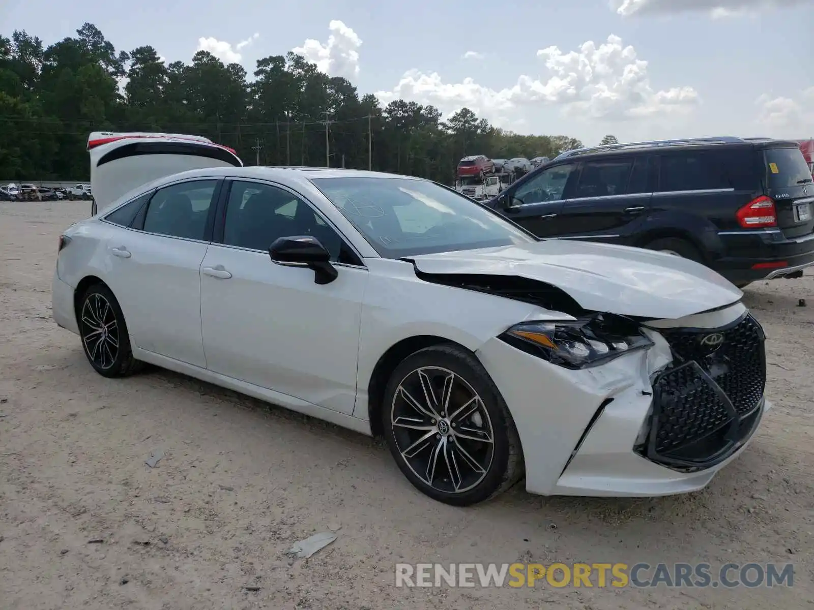 1 Photograph of a damaged car 4T1BZ1FB5KU001584 TOYOTA AVALON 2019