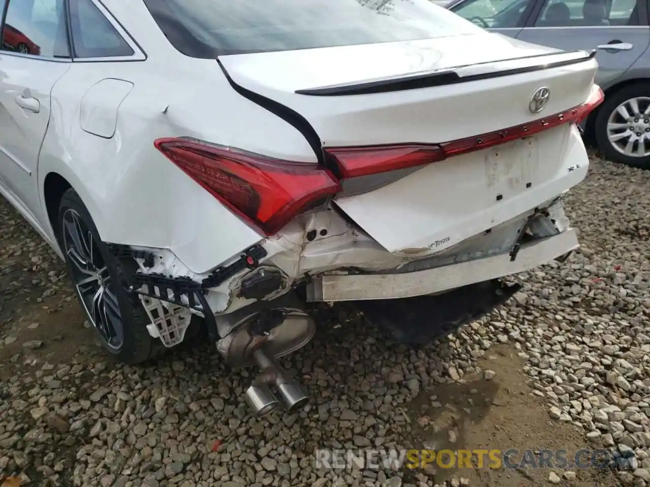 9 Photograph of a damaged car 4T1BZ1FB5KU001617 TOYOTA AVALON 2019