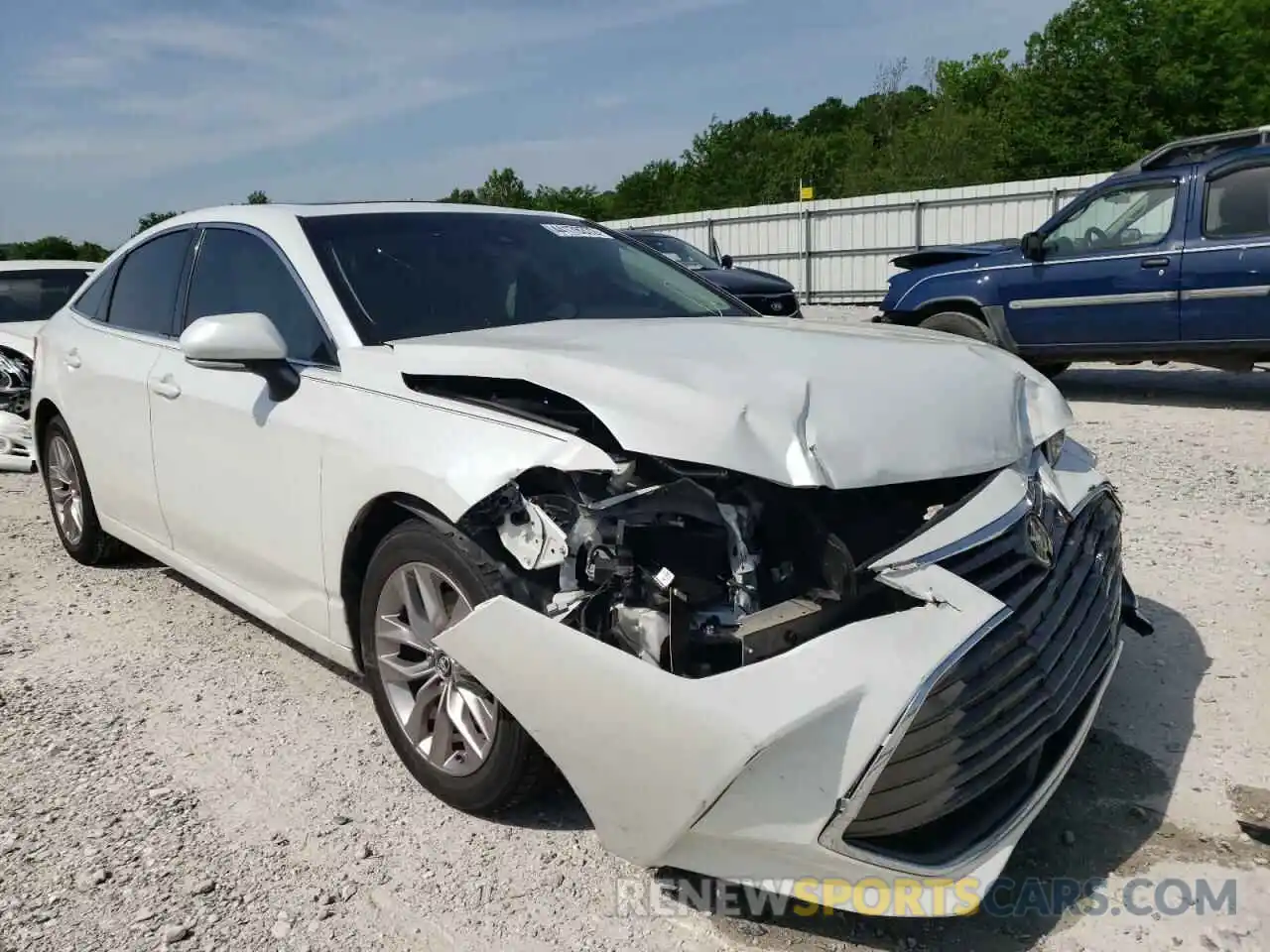 1 Photograph of a damaged car 4T1BZ1FB5KU001715 TOYOTA AVALON 2019