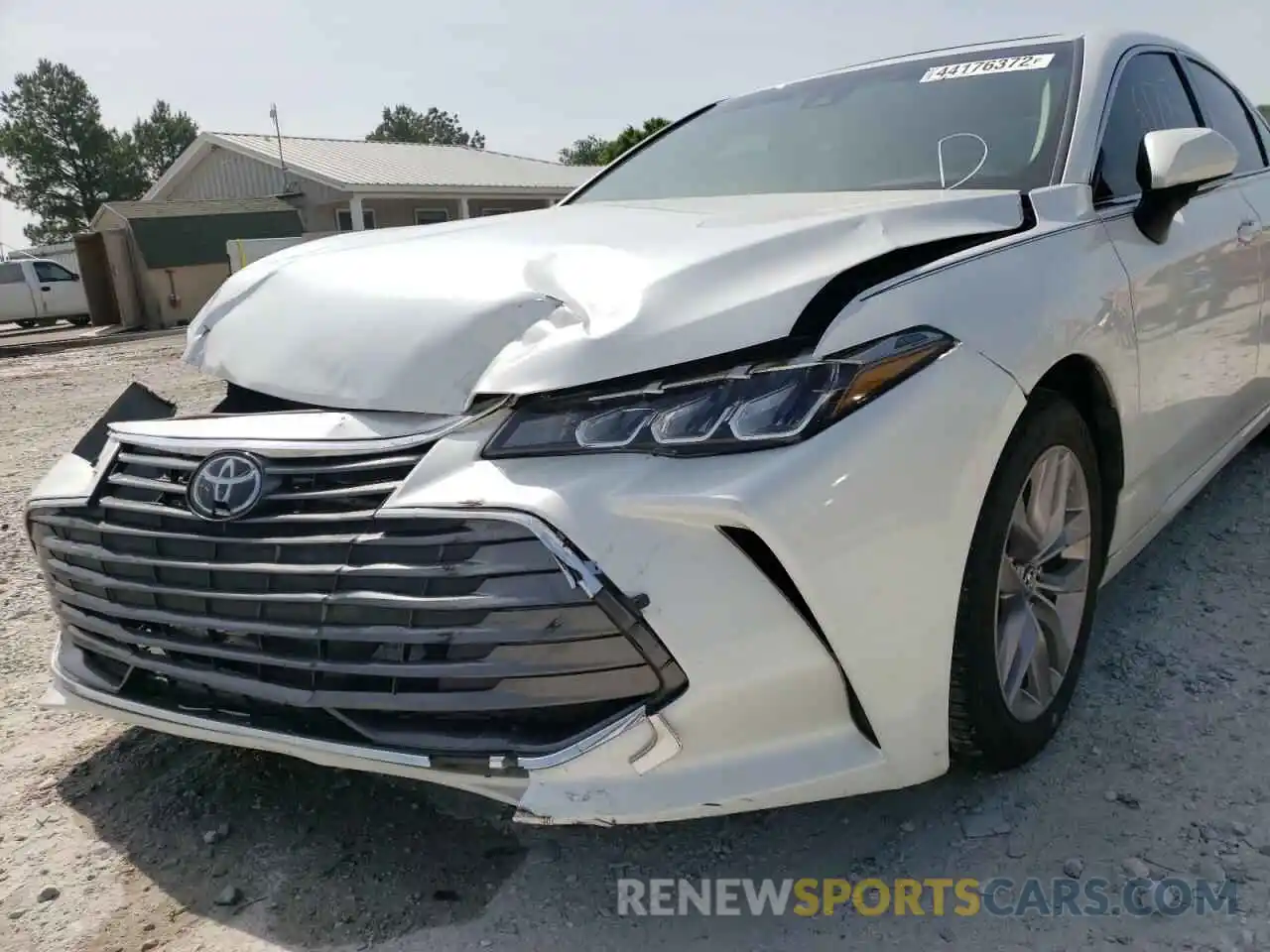 10 Photograph of a damaged car 4T1BZ1FB5KU001715 TOYOTA AVALON 2019