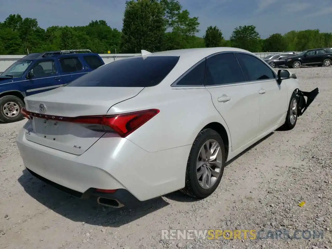 4 Photograph of a damaged car 4T1BZ1FB5KU001715 TOYOTA AVALON 2019