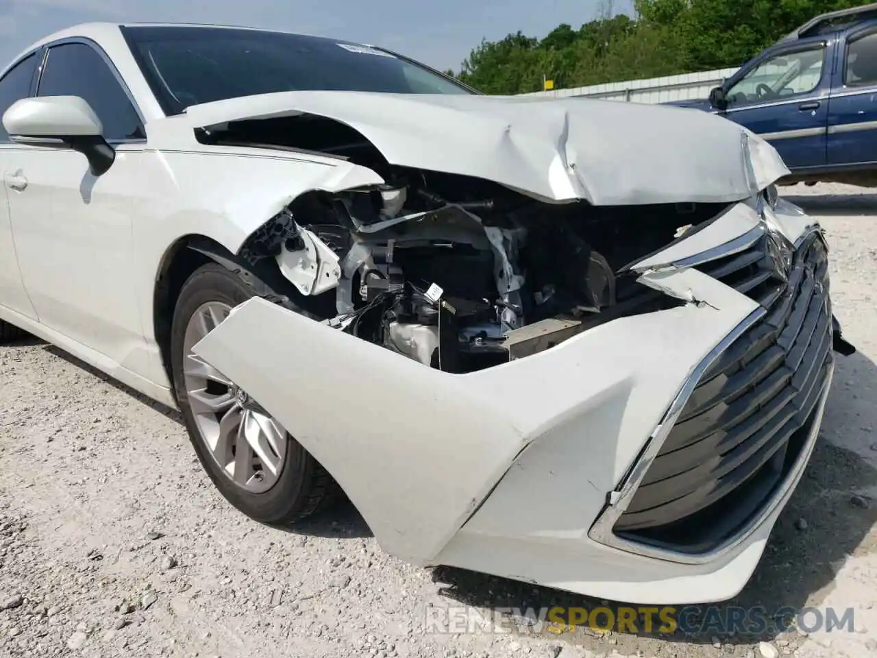 9 Photograph of a damaged car 4T1BZ1FB5KU001715 TOYOTA AVALON 2019