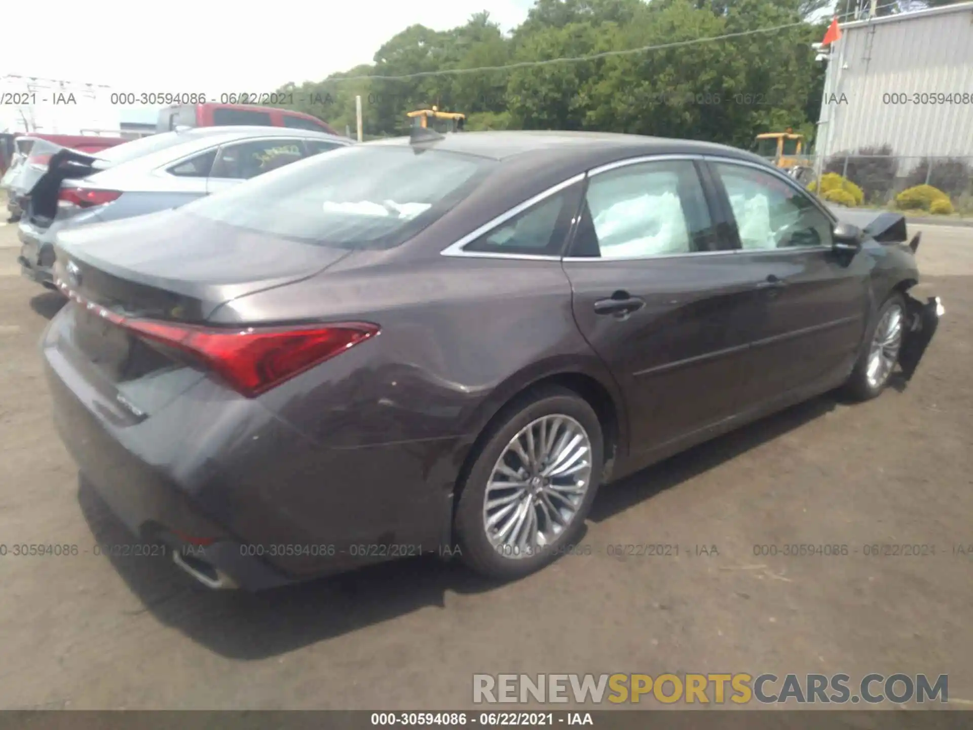 4 Photograph of a damaged car 4T1BZ1FB5KU002931 TOYOTA AVALON 2019