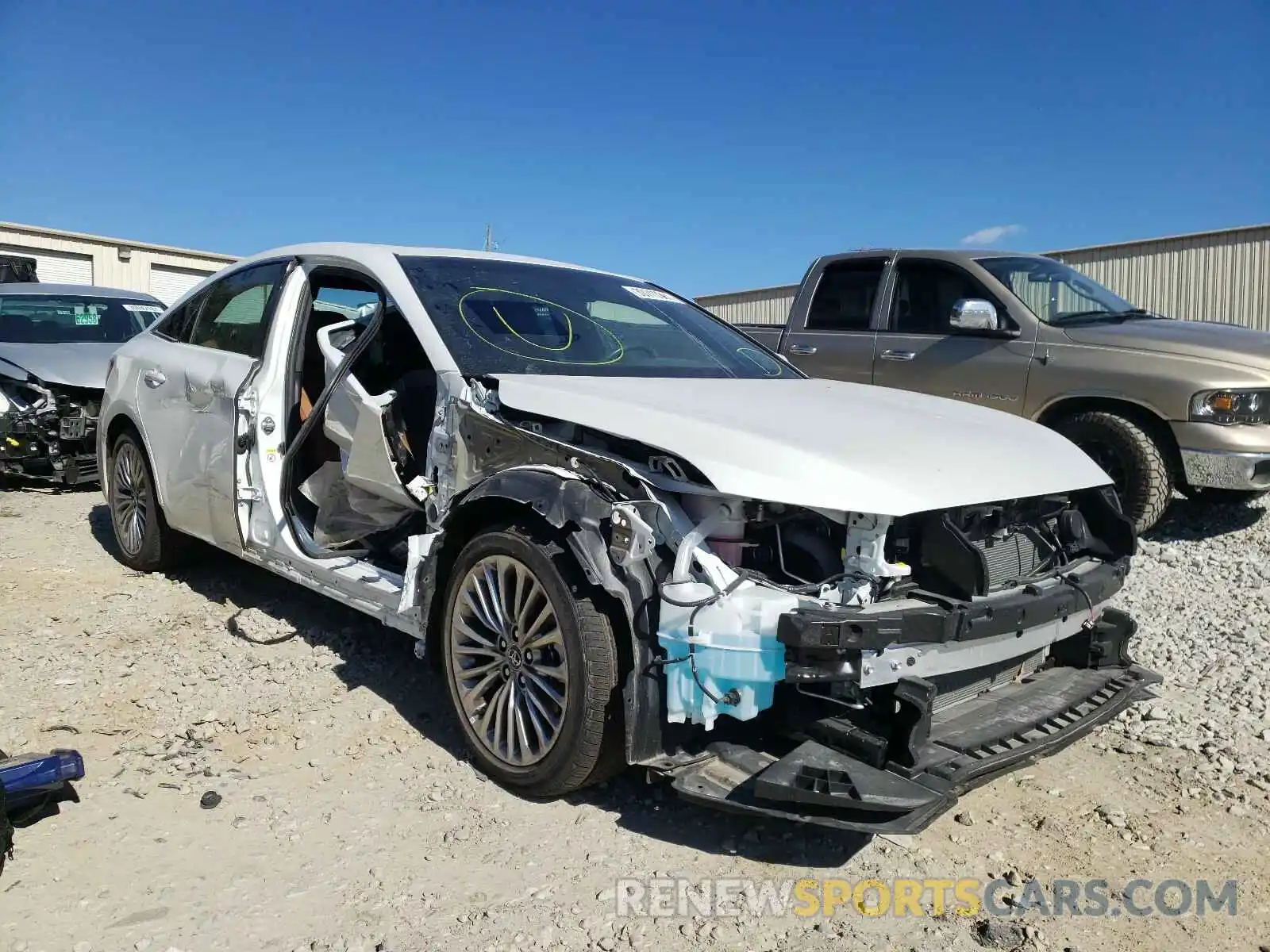 1 Photograph of a damaged car 4T1BZ1FB5KU005361 TOYOTA AVALON 2019