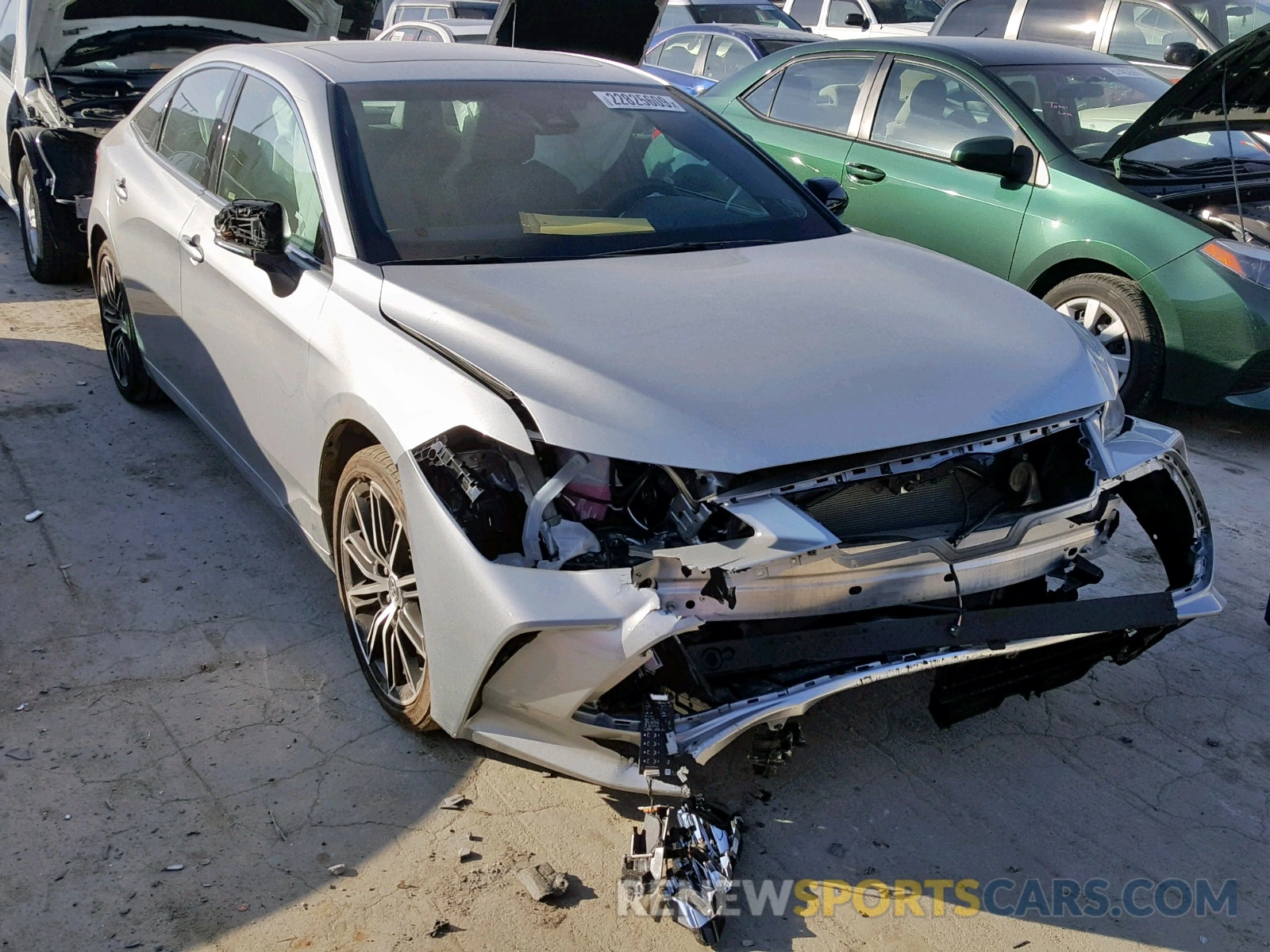 1 Photograph of a damaged car 4T1BZ1FB5KU006817 TOYOTA AVALON 2019