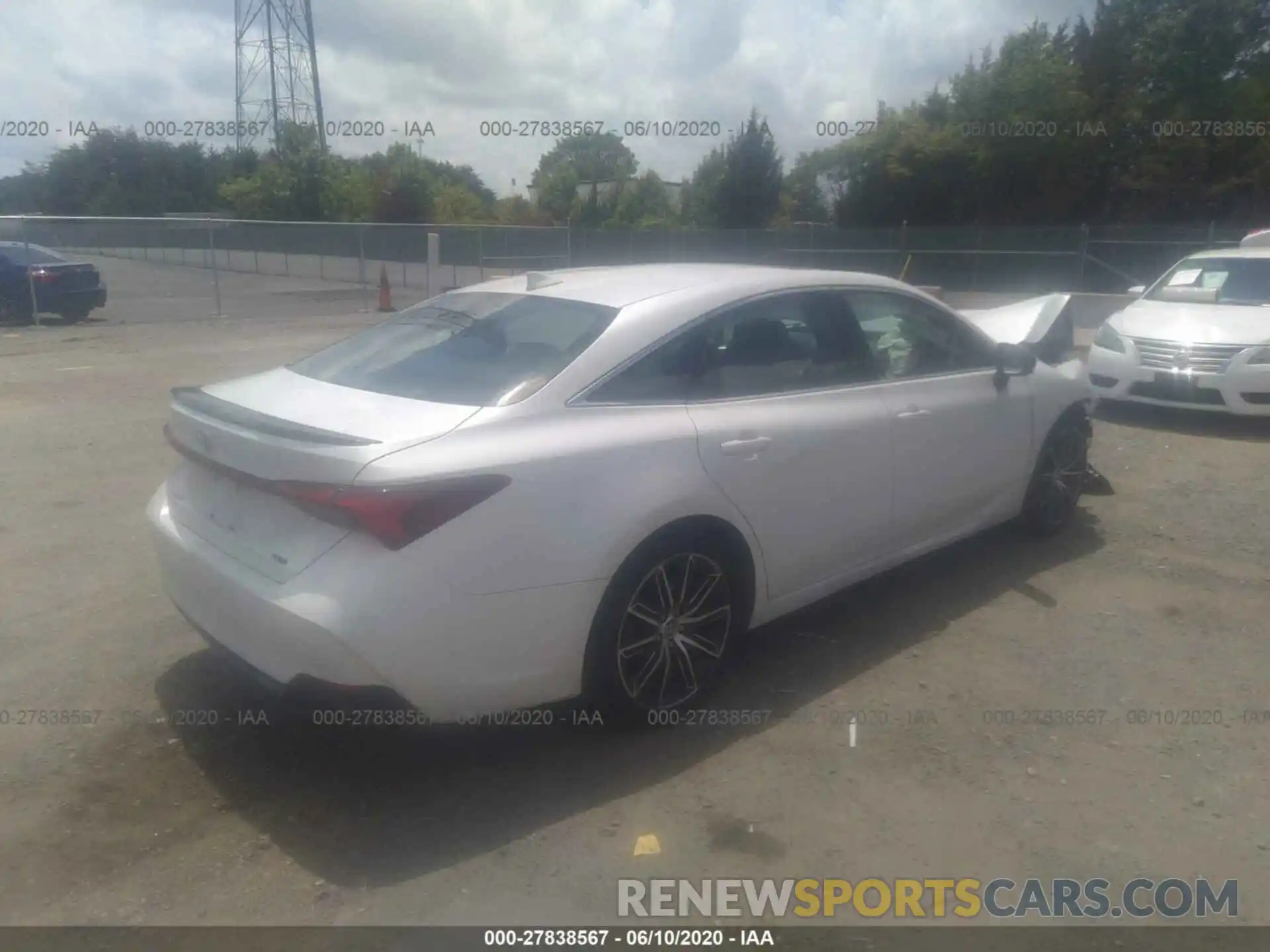 4 Photograph of a damaged car 4T1BZ1FB5KU007109 TOYOTA AVALON 2019